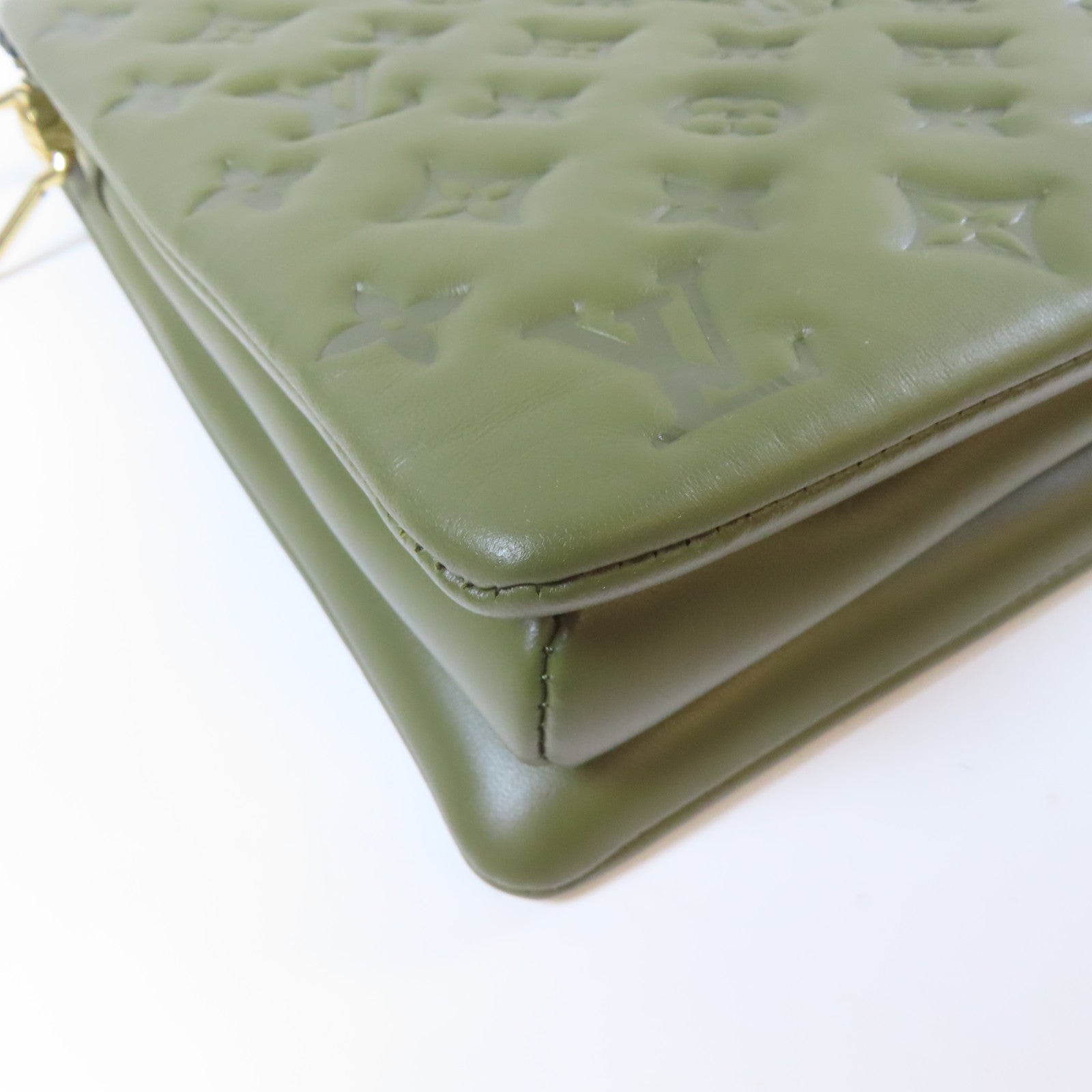 LOUIS VUITTON Monogram Embossed Coussin MM Chain Shoulder Bag金扣鏈帶肩背袋綠色