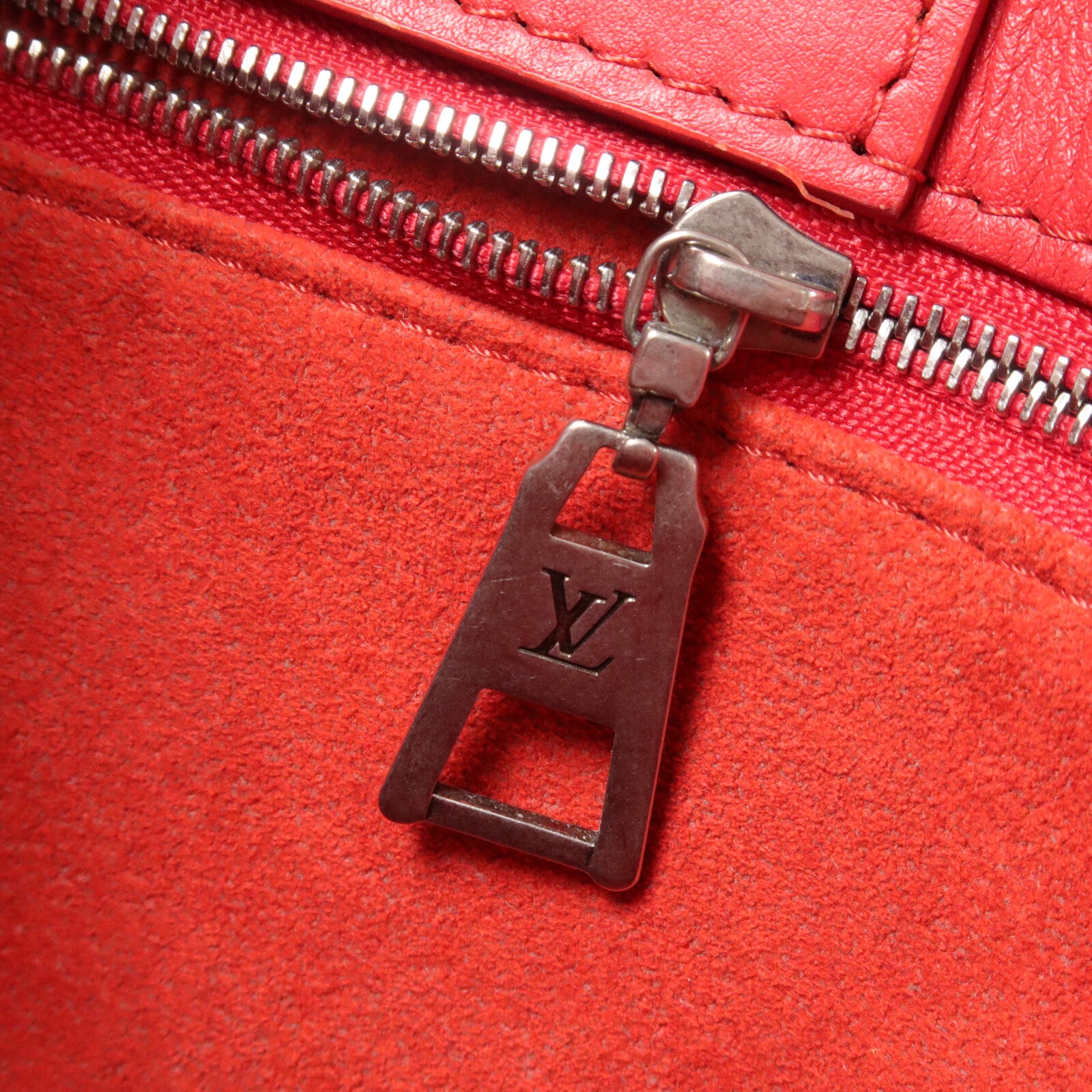 LOUIS VUITTON 牛皮皮革New Wave Chain Tote鏈帶肩背袋