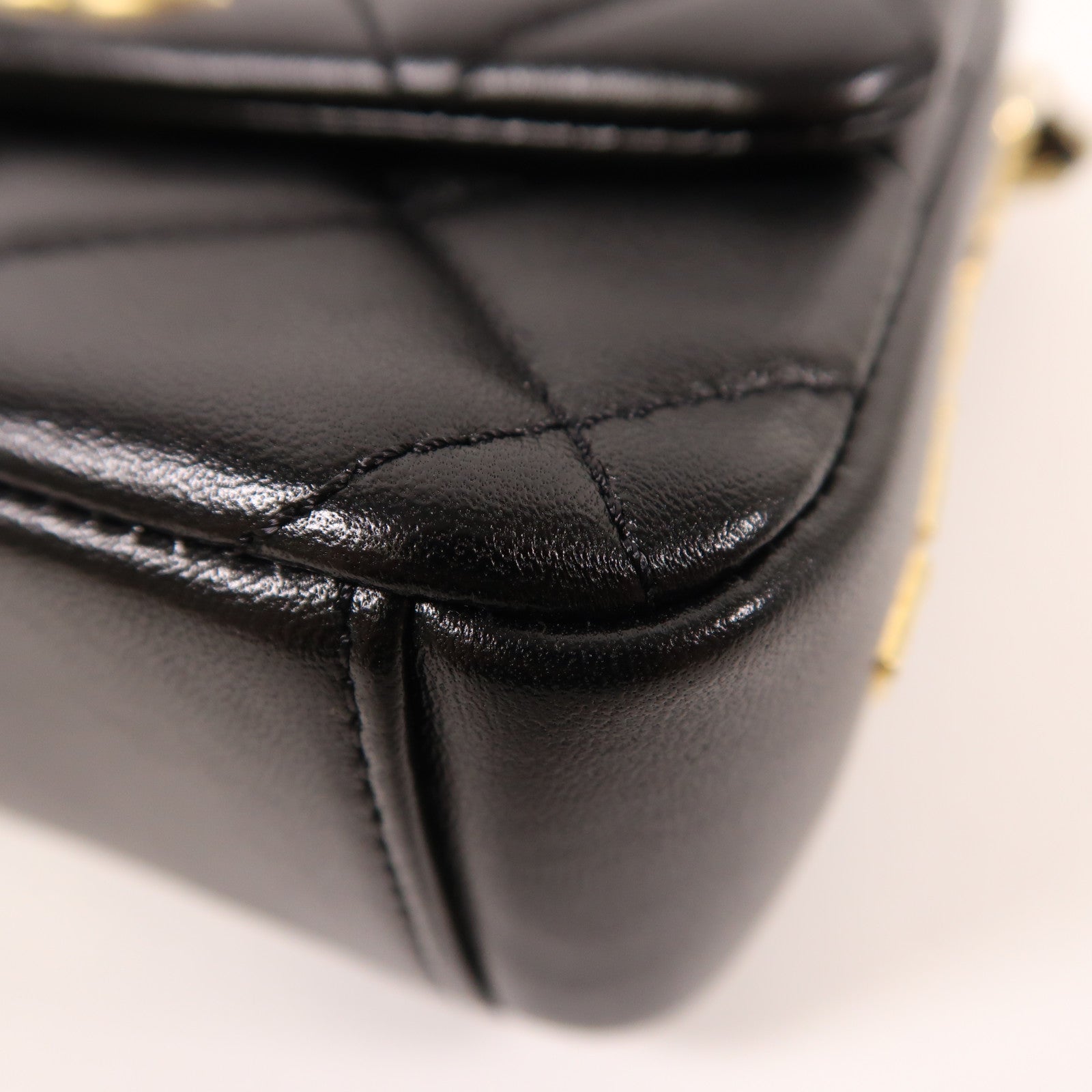 CHANEL 牛皮皮革Chain Shoulder金扣鏈帶肩背袋