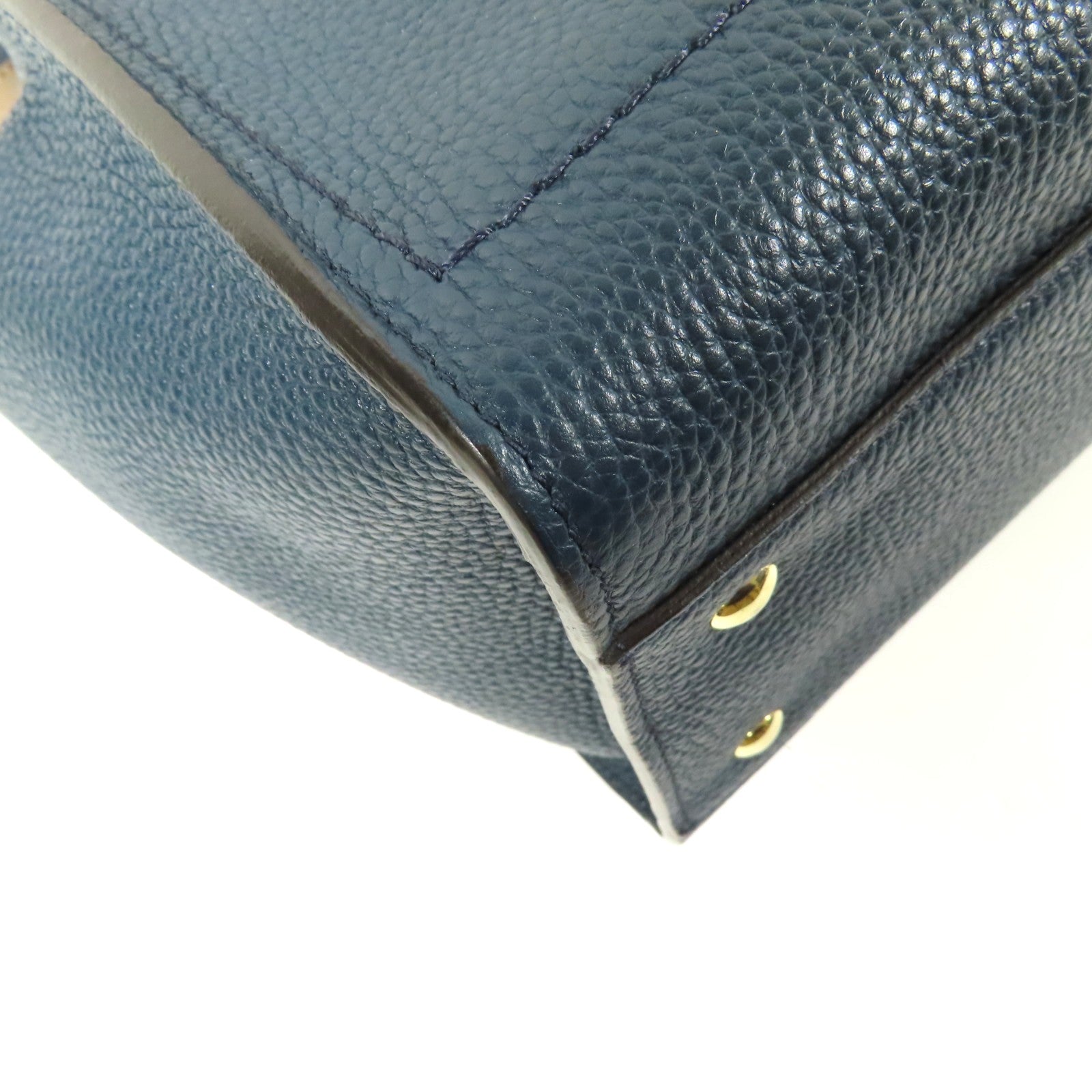 Salvatore Ferragamo 牛皮皮革Shoulder Bag金扣肩背袋