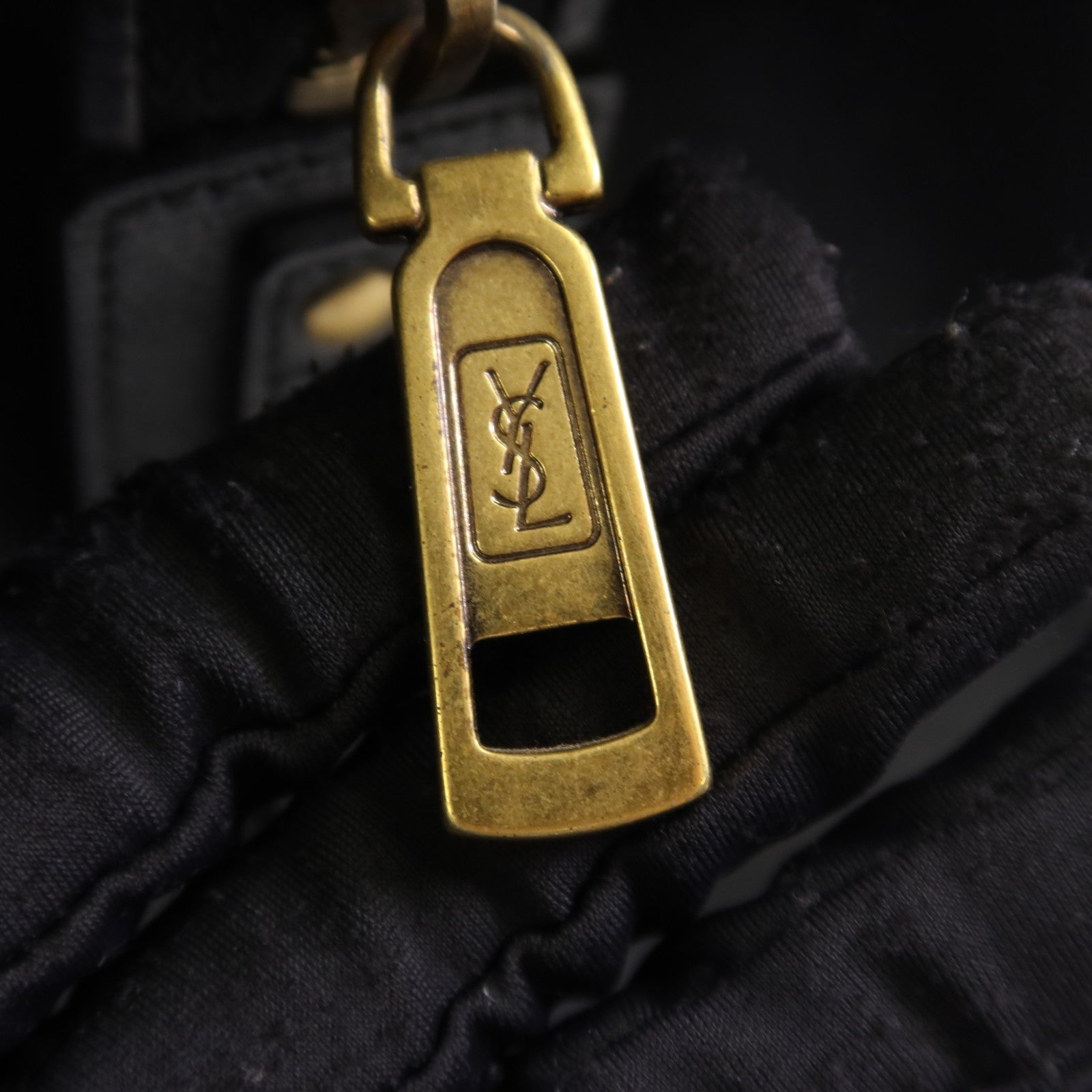 SAINT LAURENT 牛皮皮革Cabas Chyc金扣手挽袋