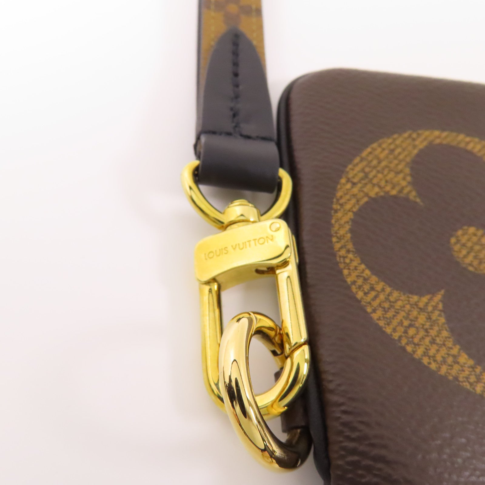 LOUIS VUITTON 【激減優惠】Monogram Giant/Monogram Reverse/Monogram Trio Pouch金扣手拿包