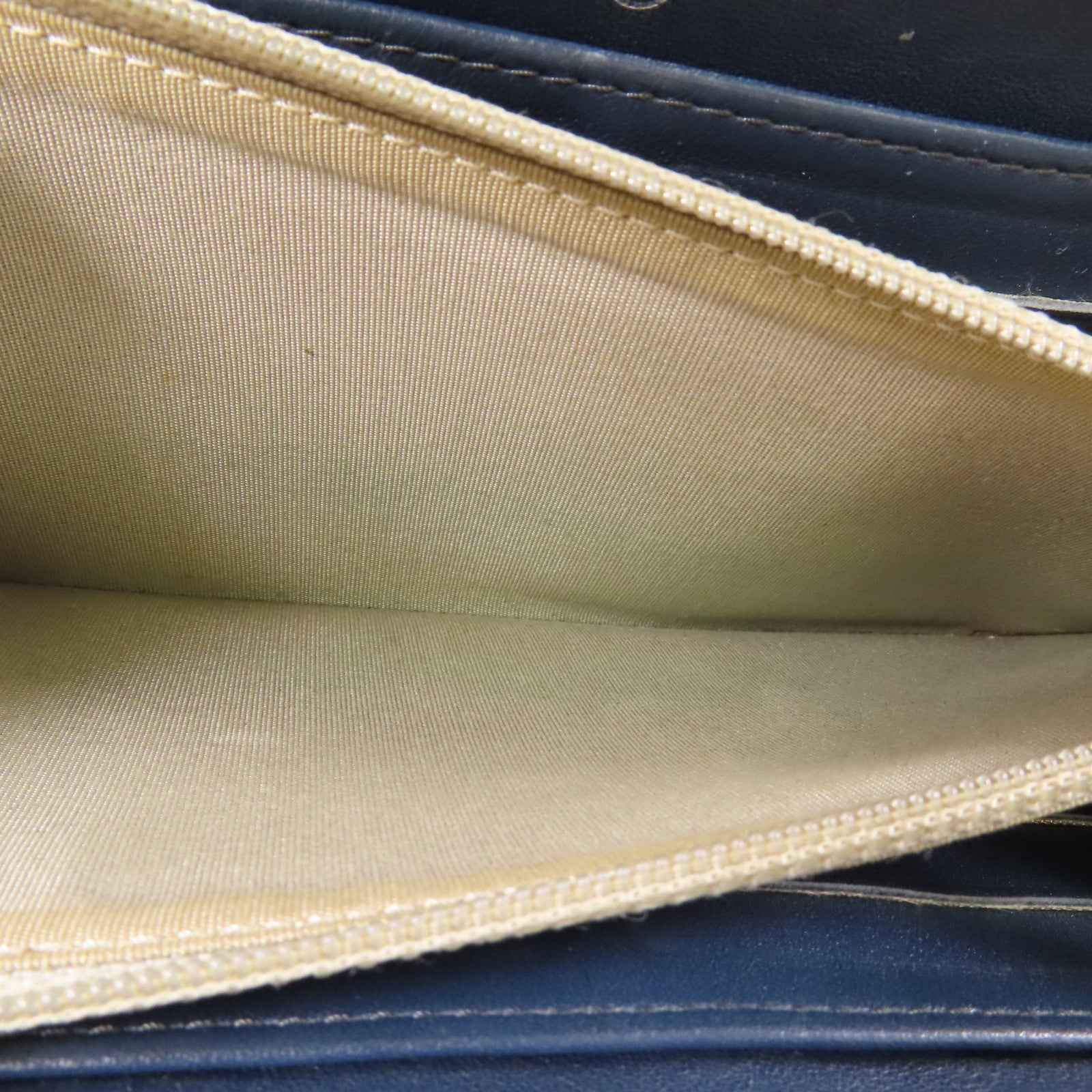 CHANEL 漆皮皮革Long Round Wallet銀扣長錢包