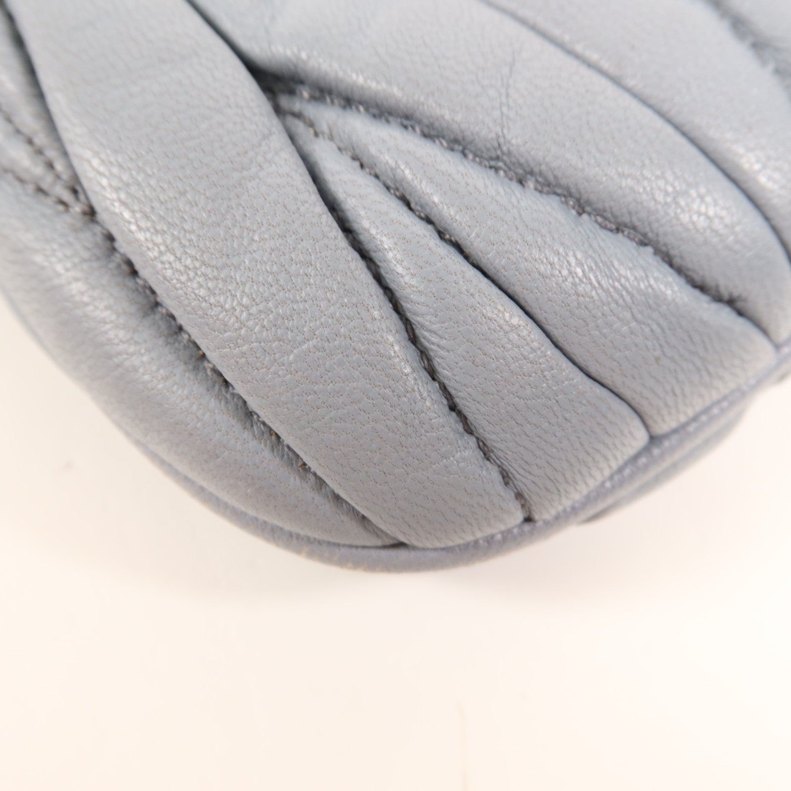 Miu Miu 羊皮皮革Shoulder Bag金扣肩背袋