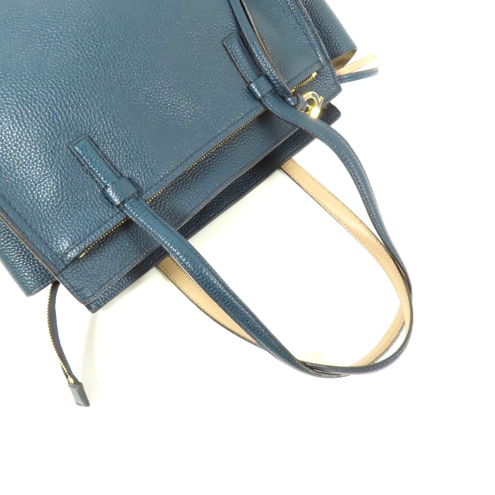 Salvatore Ferragamo 牛皮皮革Shoulder Bag金扣肩背袋