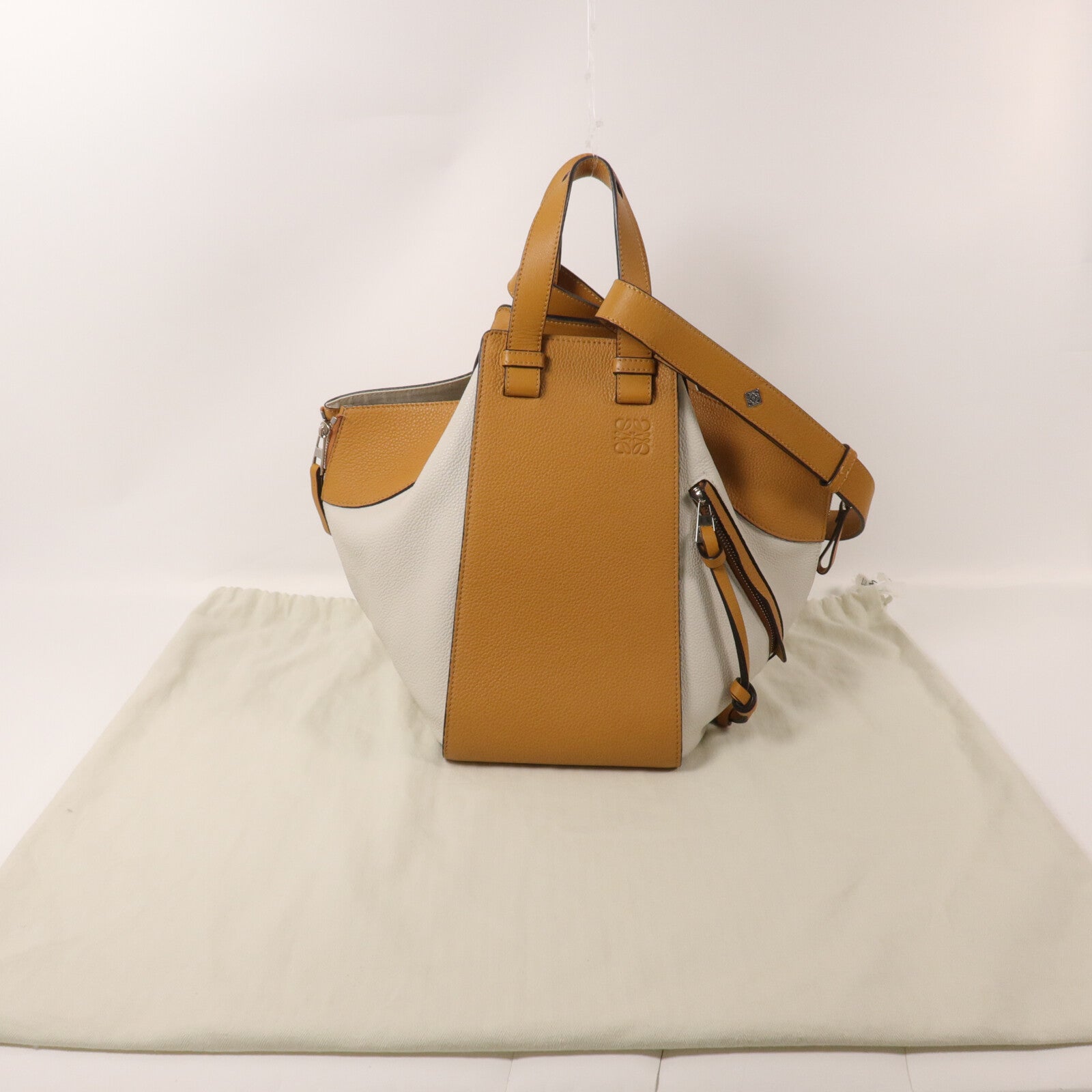 LOEWE 牛皮皮革Hammock Small手挽肩背兩用袋