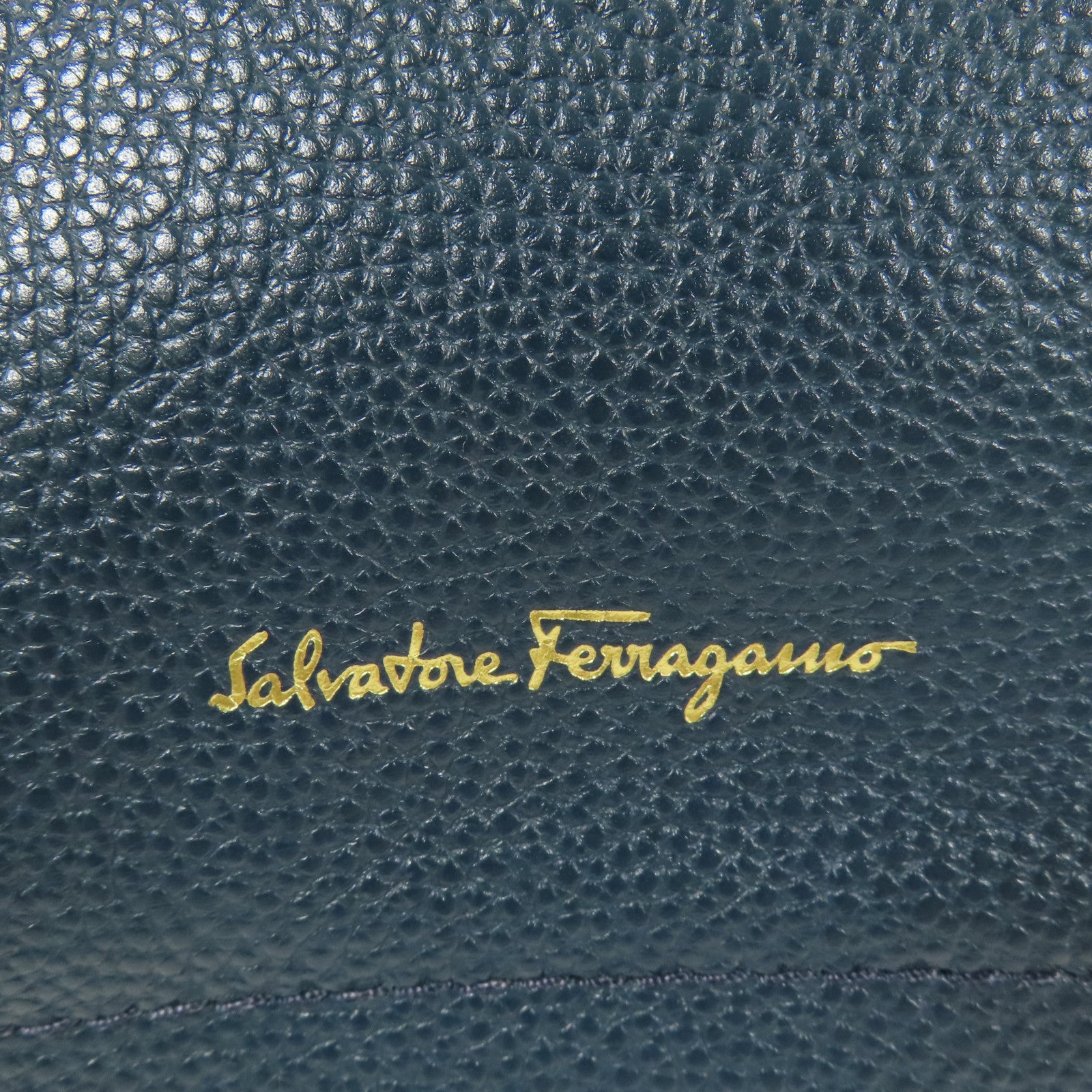 Salvatore Ferragamo 牛皮皮革Shoulder Bag金扣肩背袋