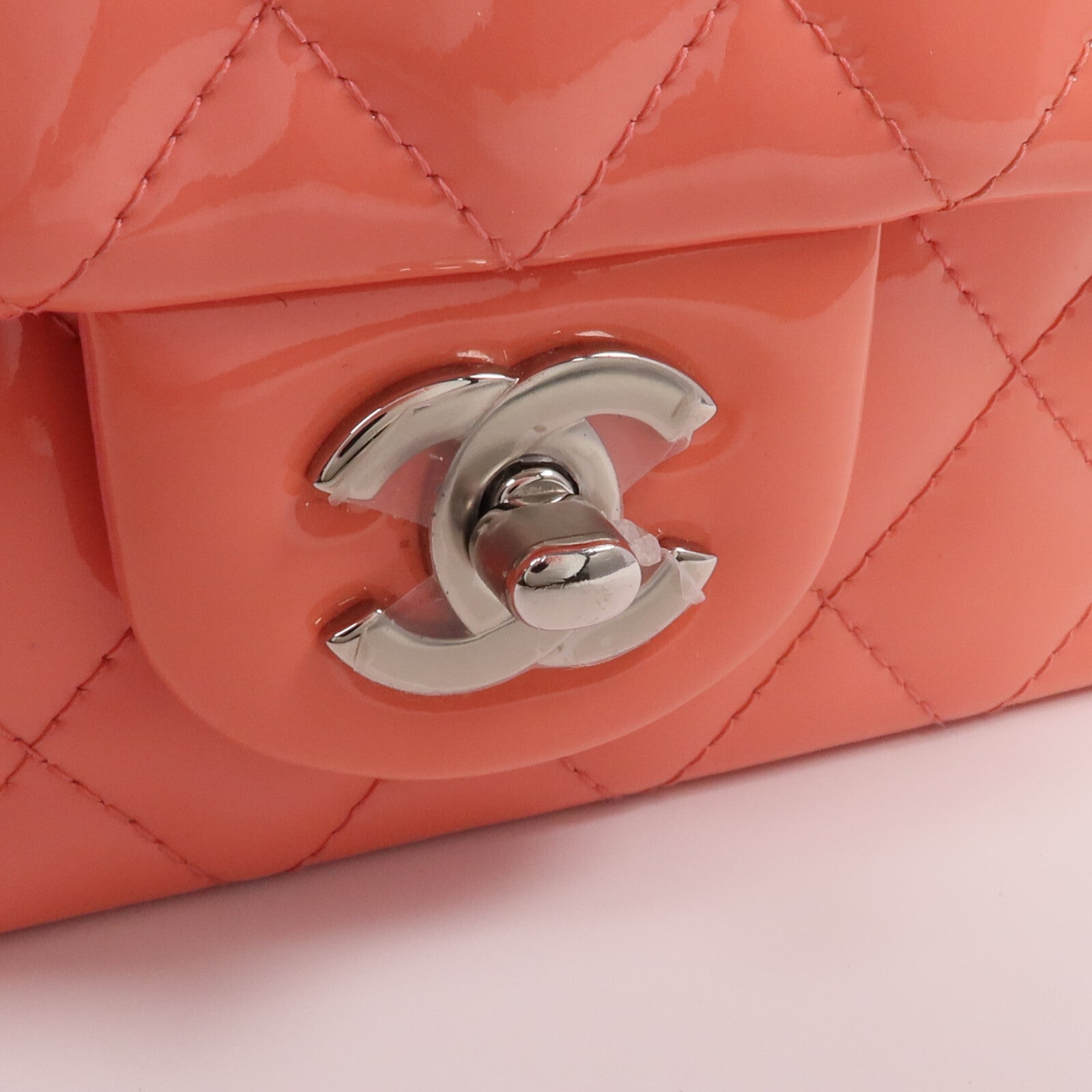 CHANEL 【激減優惠】漆皮皮革Mini Classic 20銀扣鏈帶肩背袋