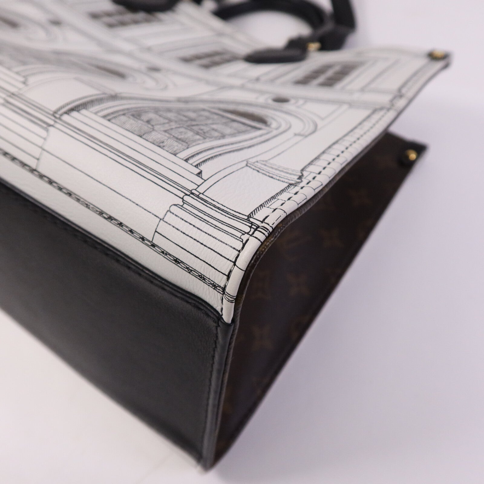 LOUIS VUITTON Monogram/牛皮皮革On The Go MM Fornasetti Capsule金扣手挽肩背兩用袋