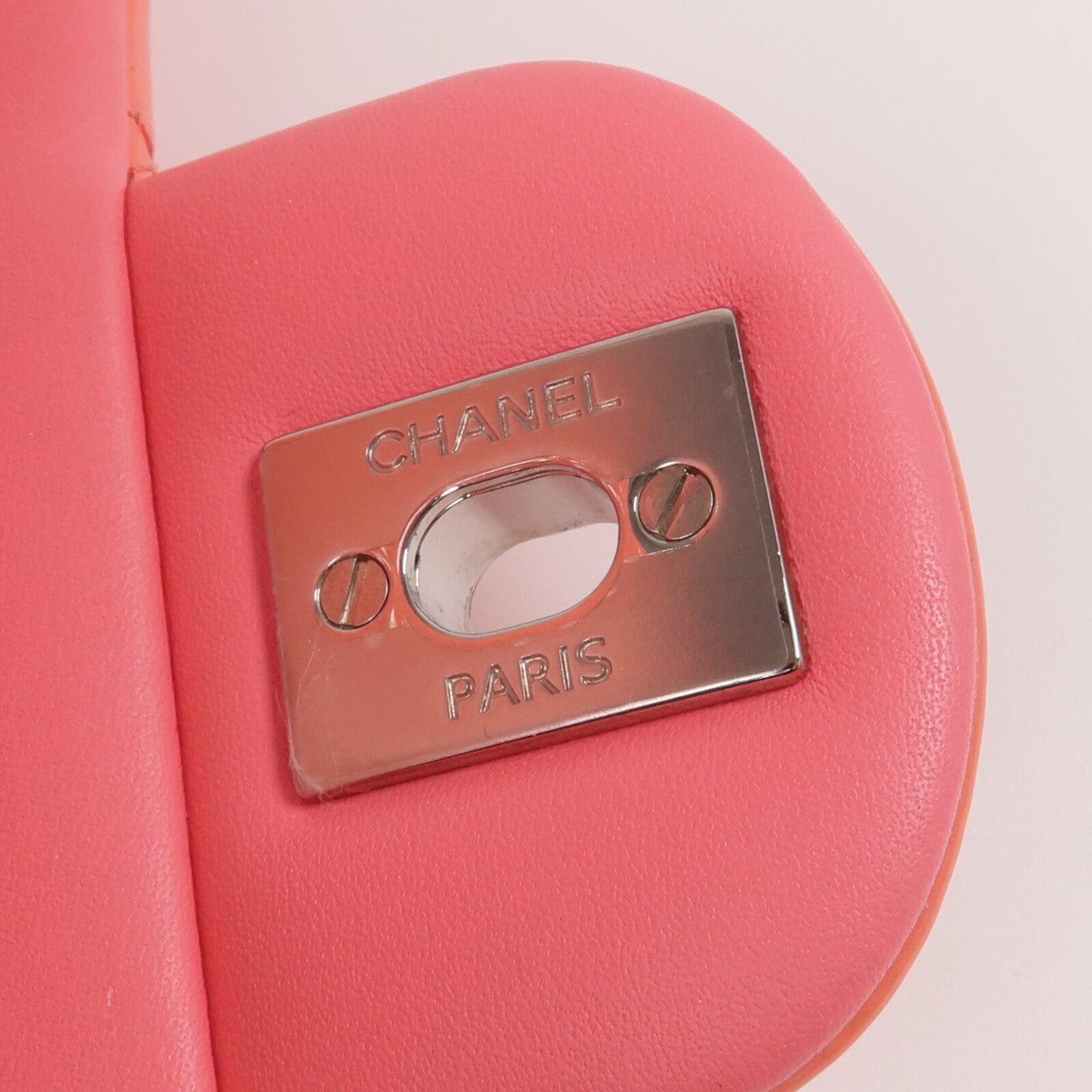 CHANEL 【激減優惠】漆皮皮革Mini Classic 20銀扣鏈帶肩背袋