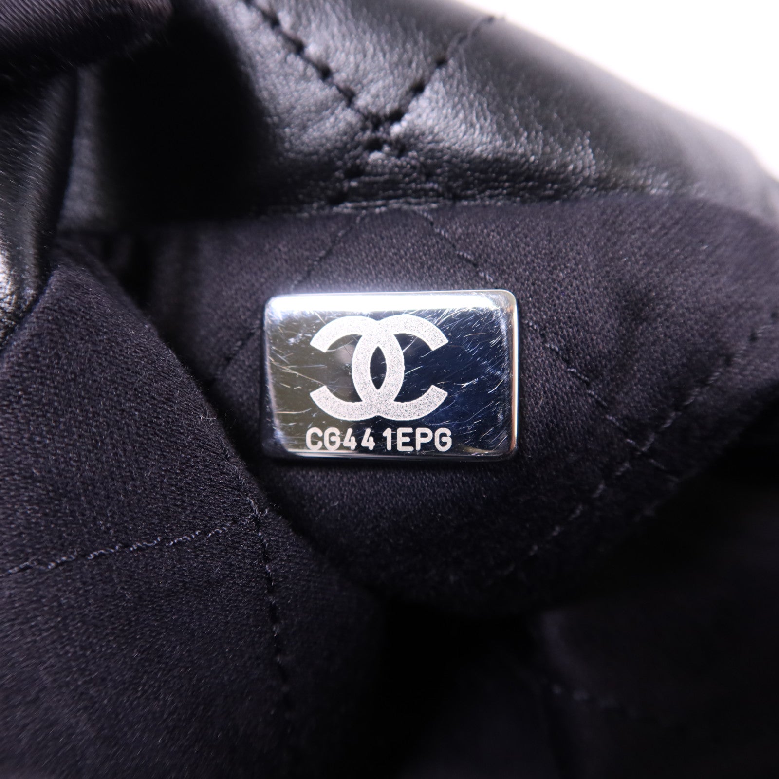 CHANEL 牛皮皮革Chanel 22 Small金扣鏈帶肩背袋