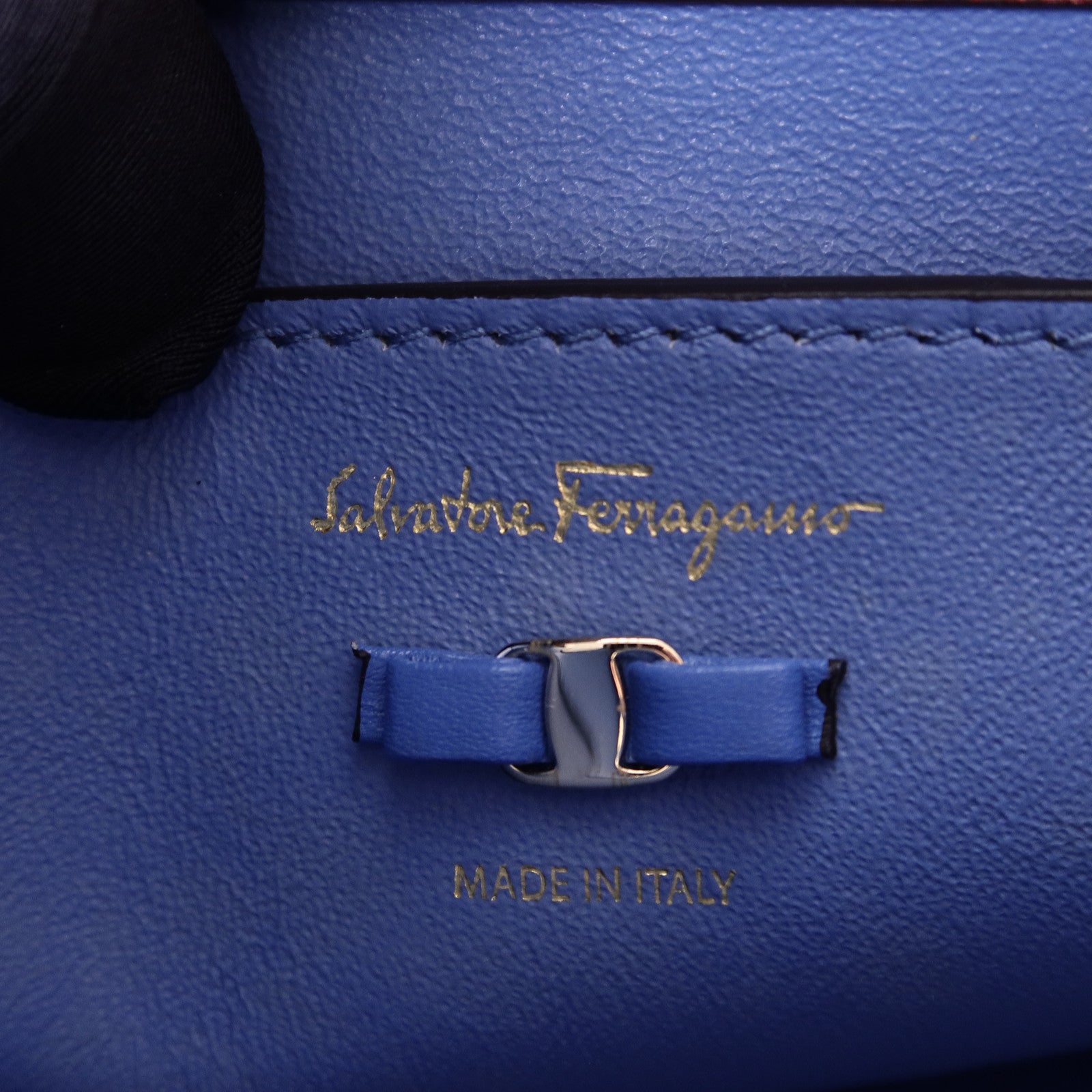 Salvatore Ferragamo 牛皮皮革Vara Bow金扣手挽肩背兩用袋