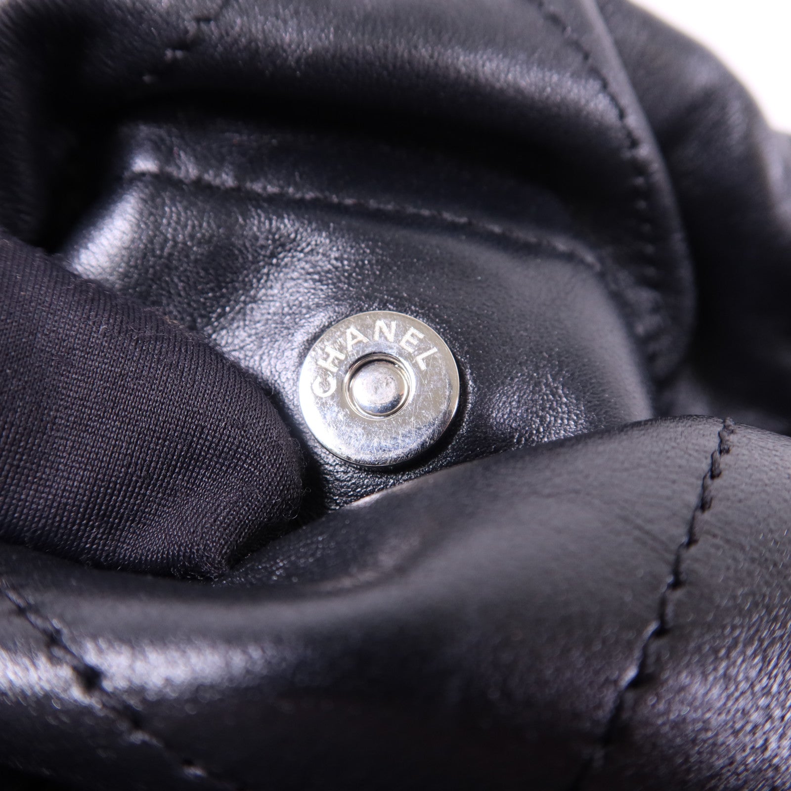 CHANEL 牛皮皮革Chanel 22 Small金扣鏈帶肩背袋
