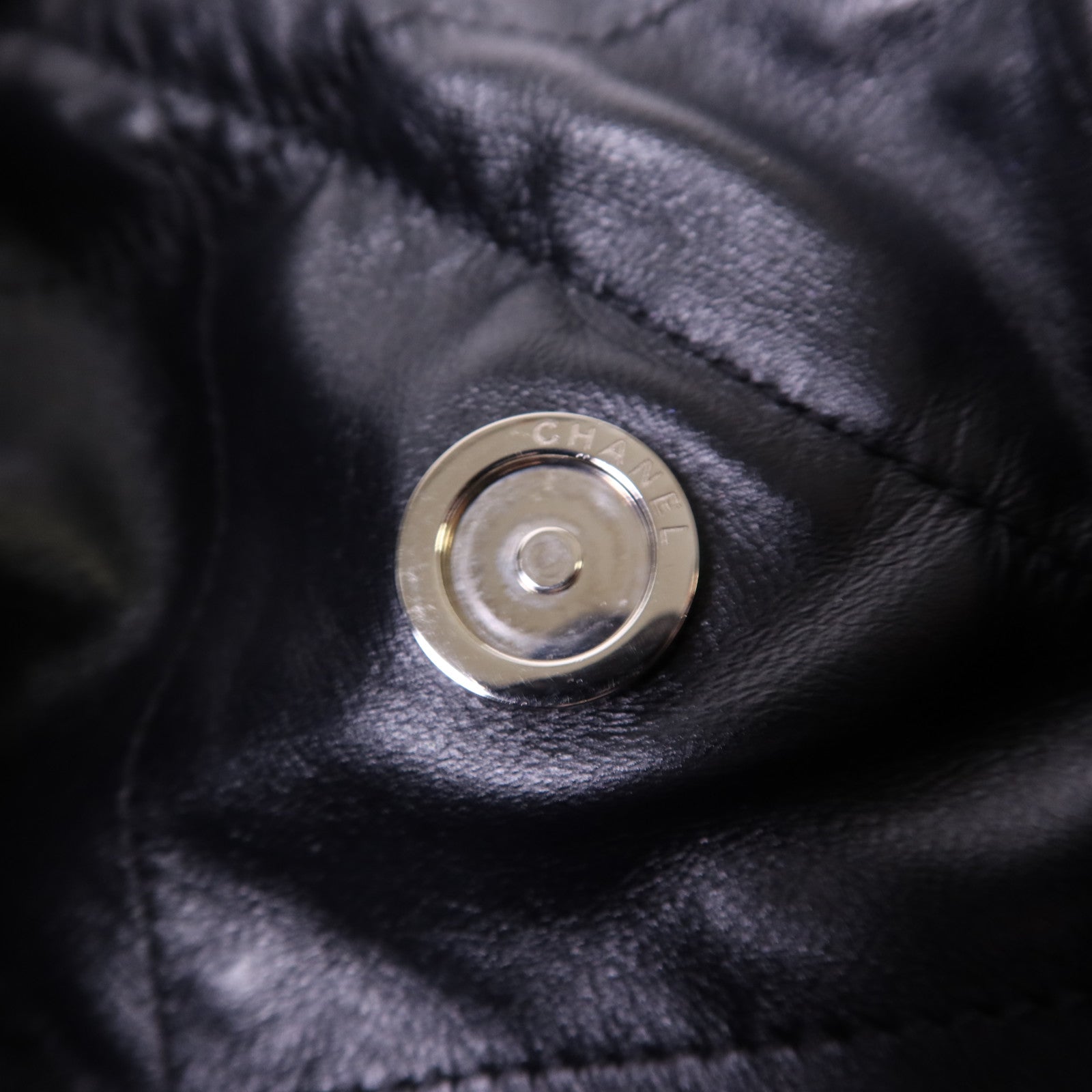 CHANEL 牛皮皮革Chanel 22 Small金扣鏈帶肩背袋