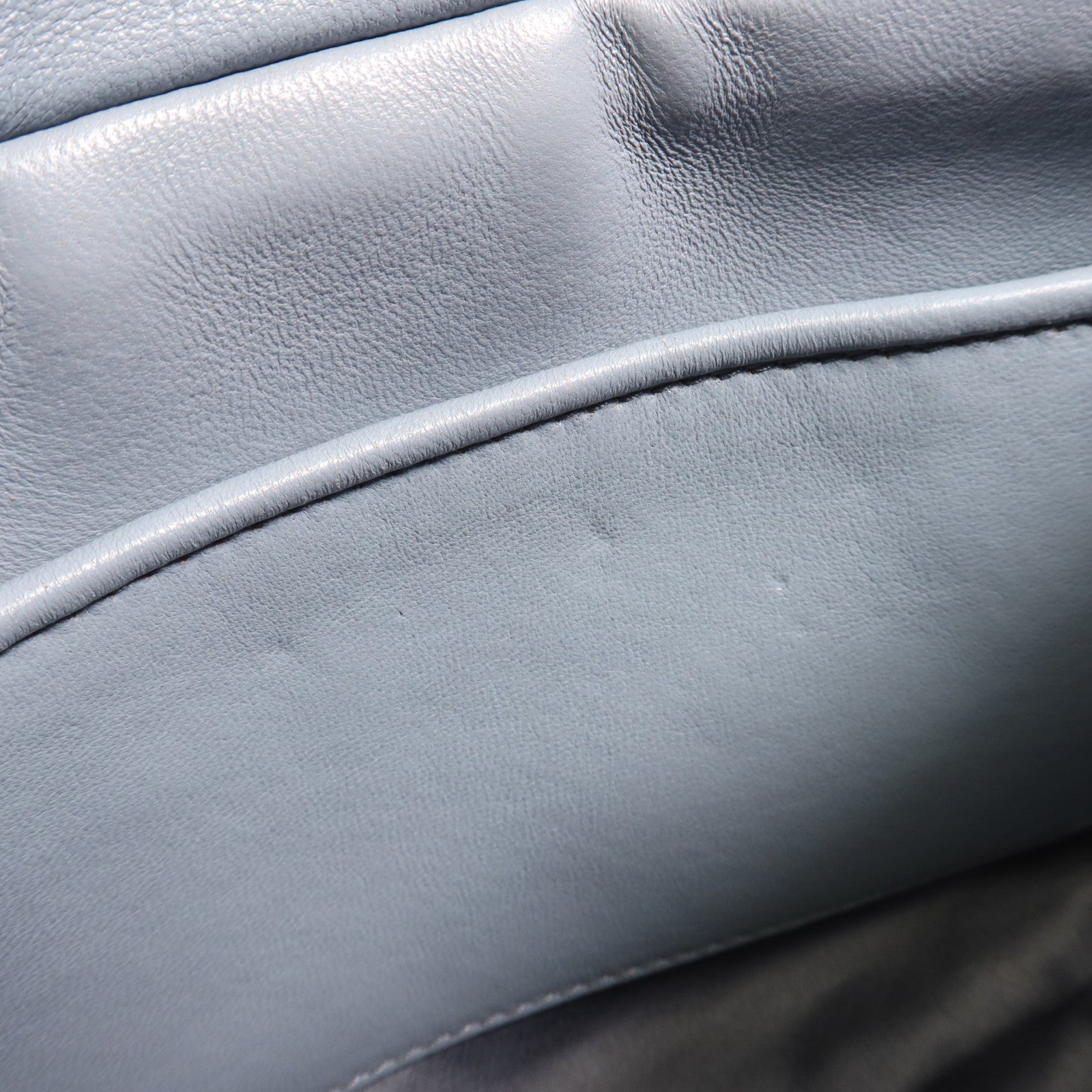 Miu Miu 羊皮皮革Shoulder Bag金扣肩背袋