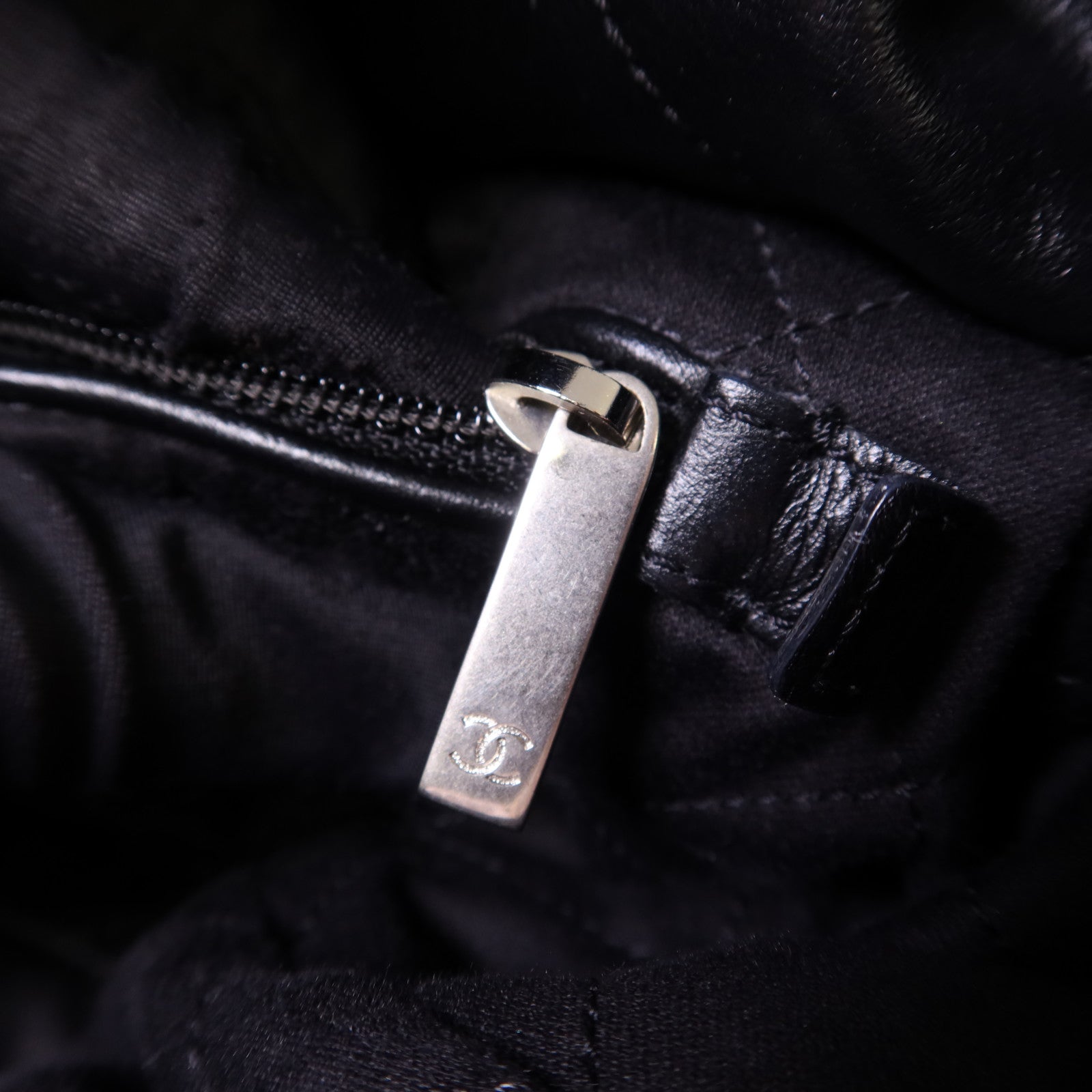 CHANEL 牛皮皮革Chanel 22 Small金扣鏈帶肩背袋