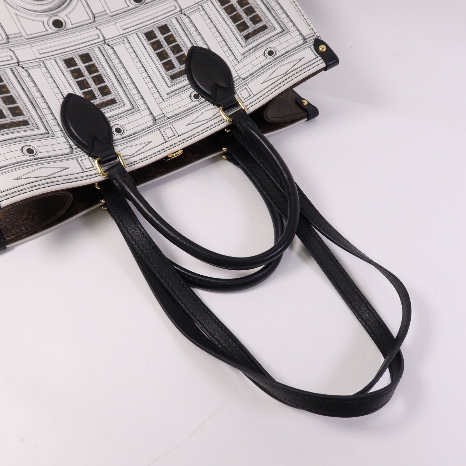 LOUIS VUITTON Monogram/牛皮皮革On The Go MM Fornasetti Capsule金扣手挽肩背兩用袋