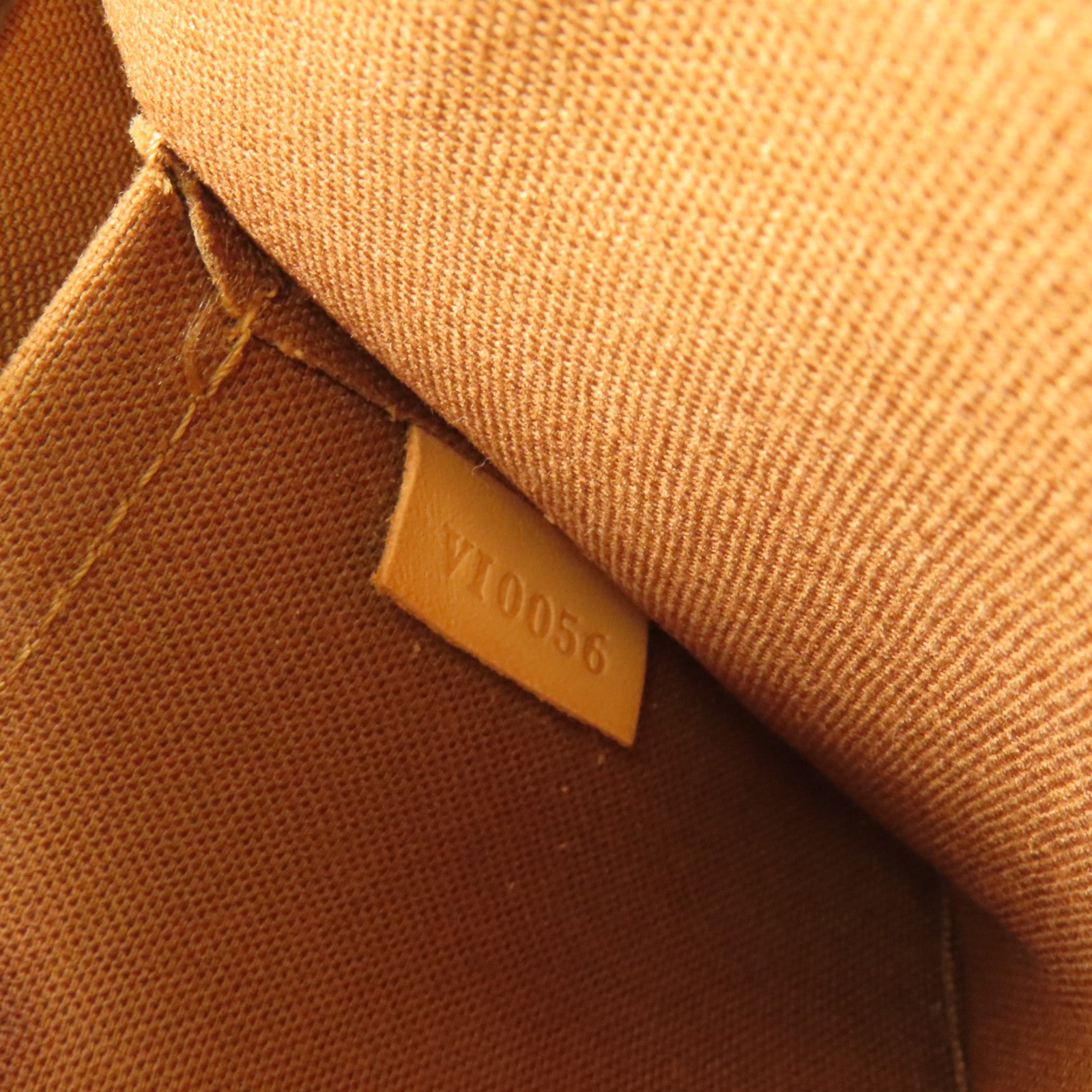 LOUIS VUITTON Monogram Popincourt金扣手挽袋