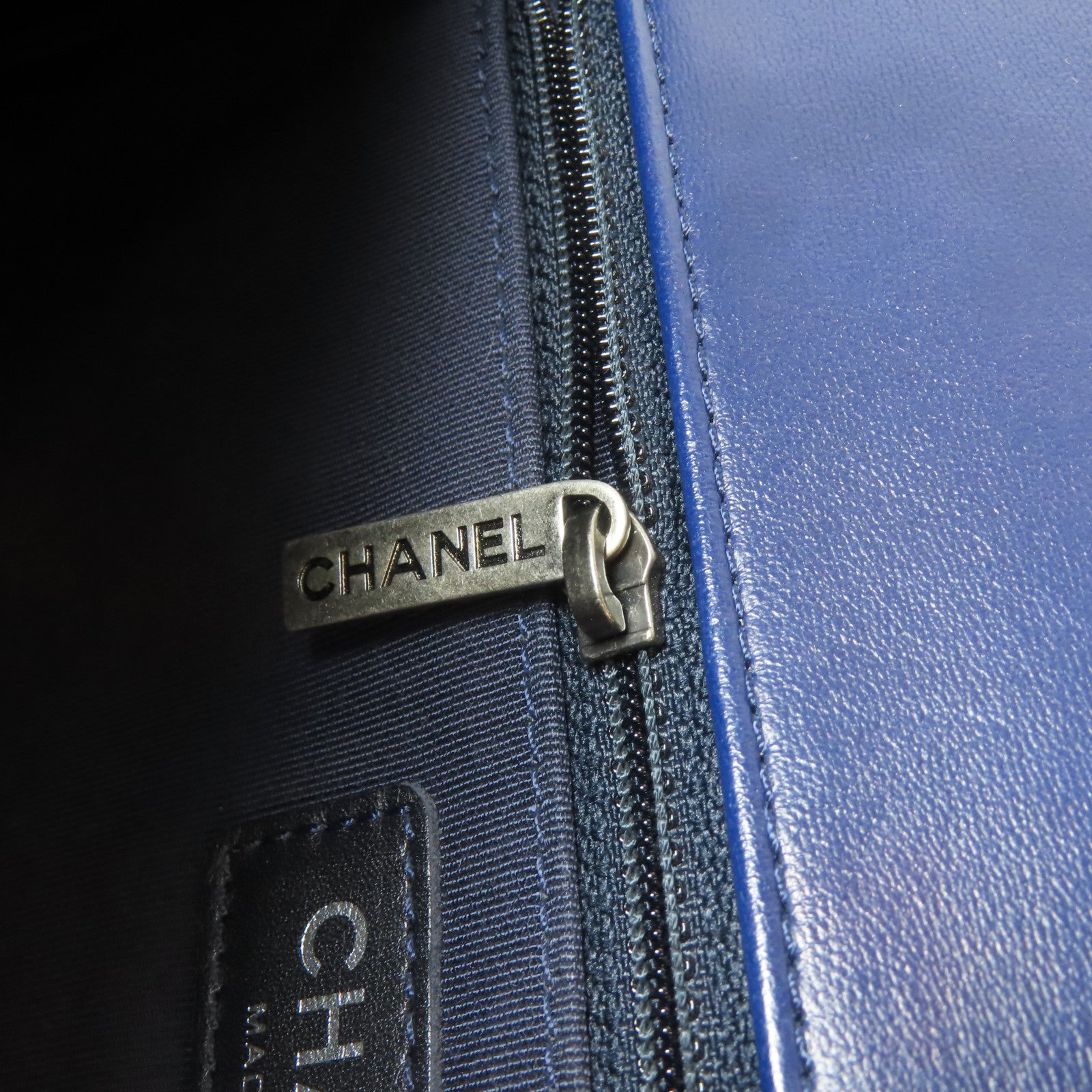 CHANEL 菱格羊皮皮革Boy Chain Shoulder Bag銀扣鏈帶肩背袋深藍色
