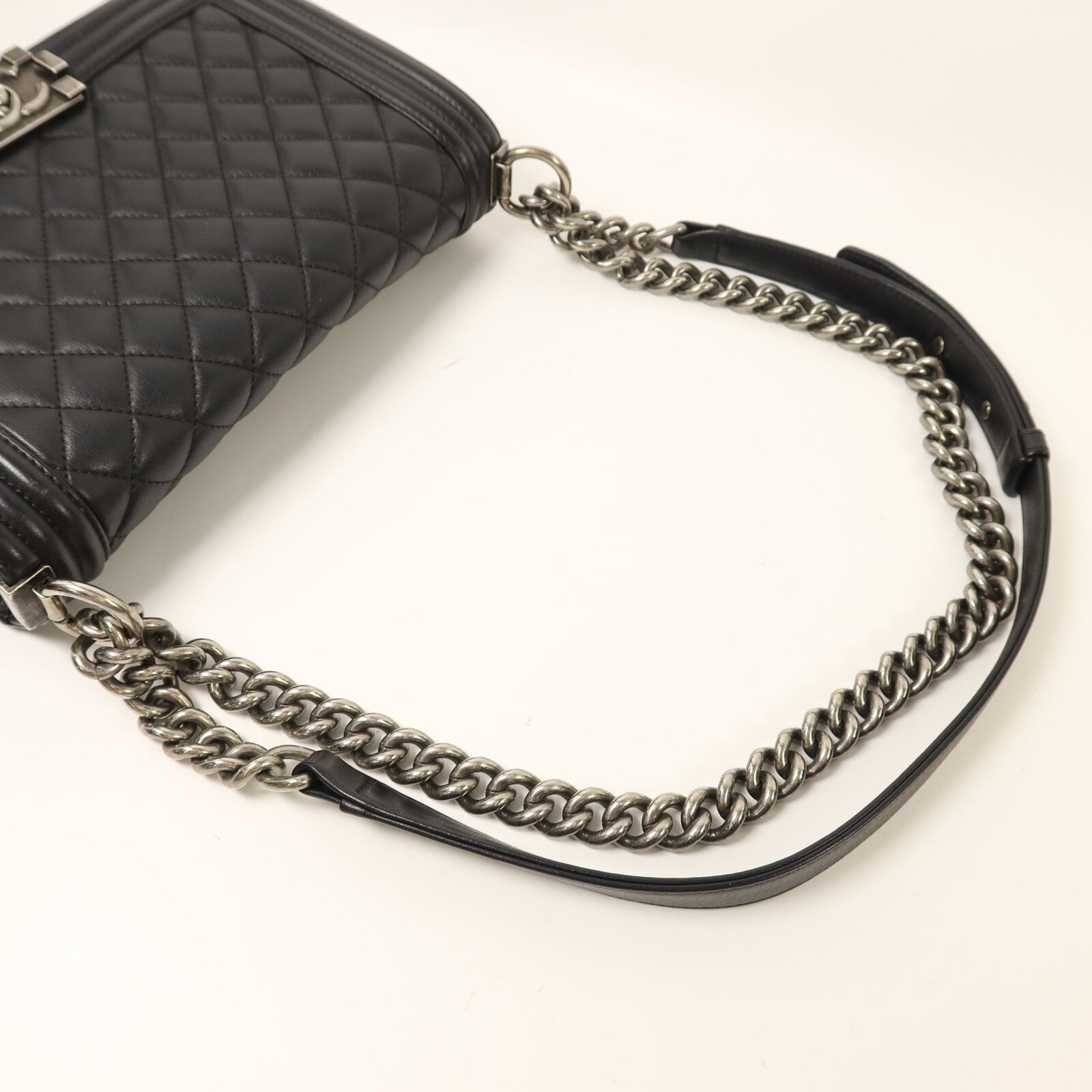 CHANEL 羊皮皮革Boy 25銀扣鏈帶肩背袋