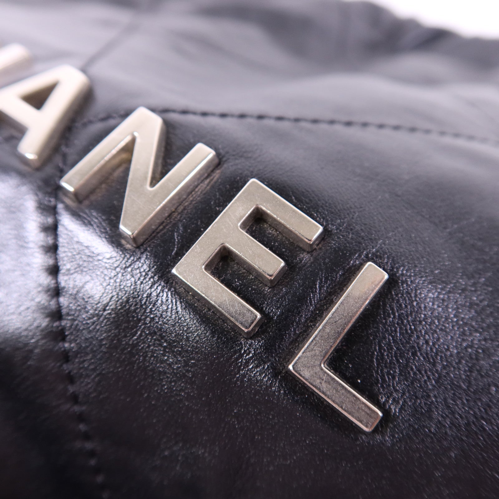 CHANEL 牛皮皮革Chanel 22 Small金扣鏈帶肩背袋