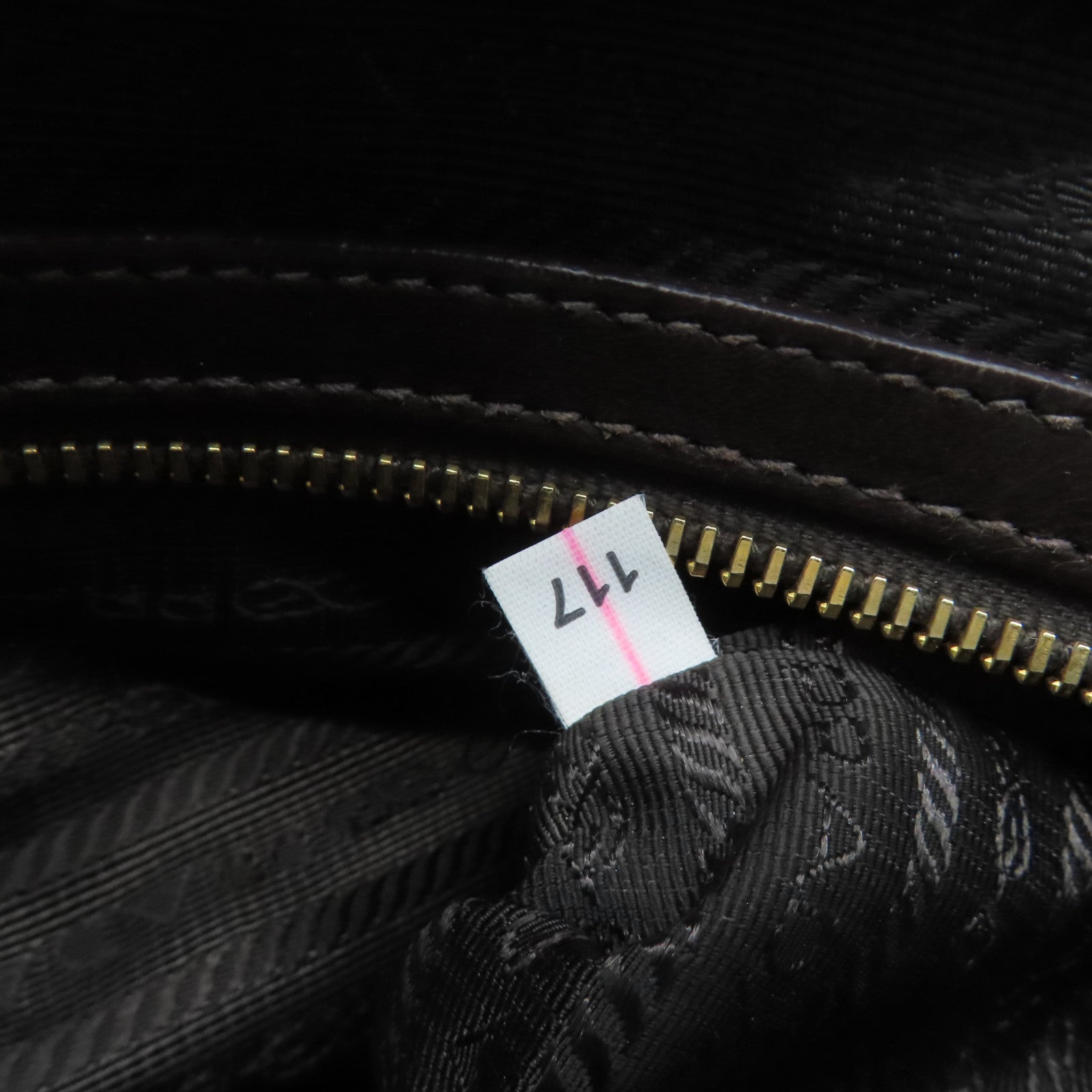 PRADA 【激減優惠】牛皮皮革Hand Bag金扣手挽袋啡色