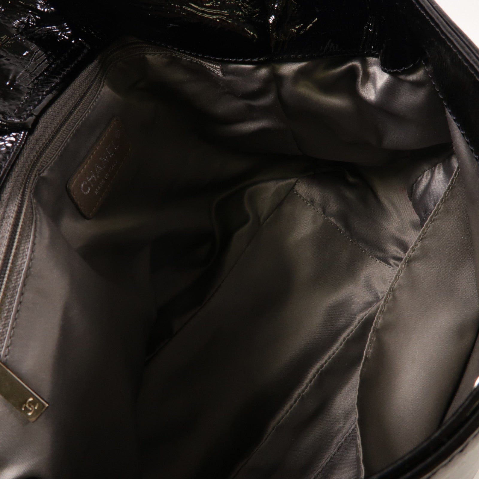 CHANEL CC Chain Shoulder Bag Patent Leather Black