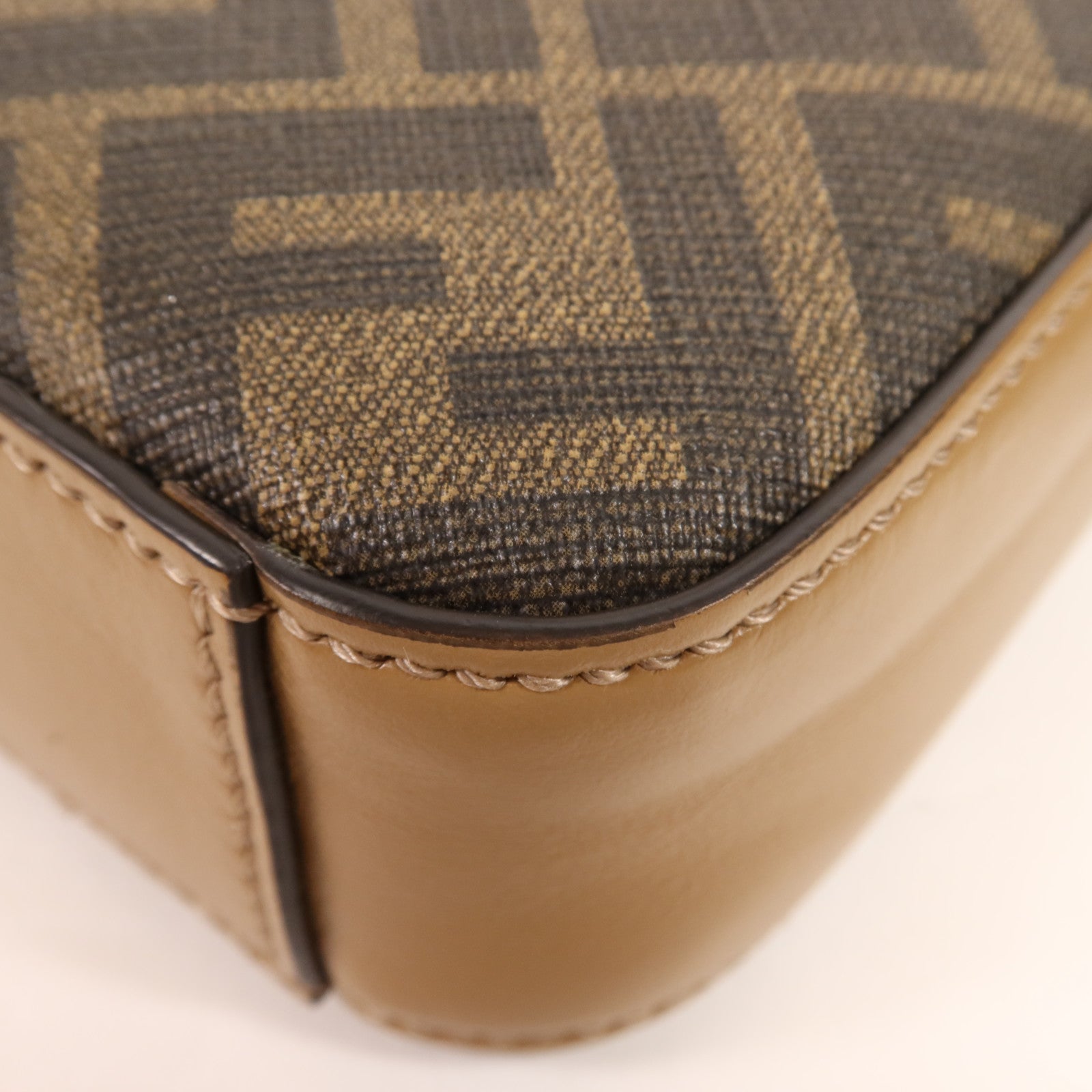 FENDI 塗層帆布/牛皮皮革Shoulder Bag銀扣肩背袋