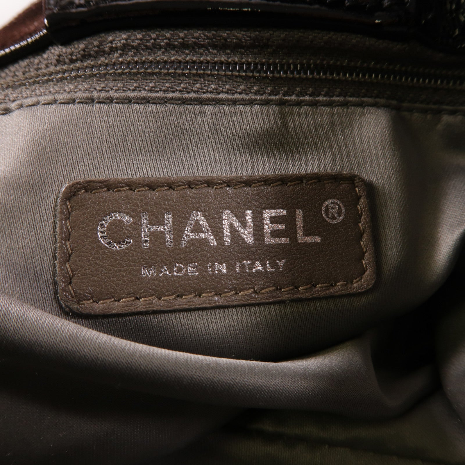 CHANEL CC Chain Shoulder Bag Patent Leather Black