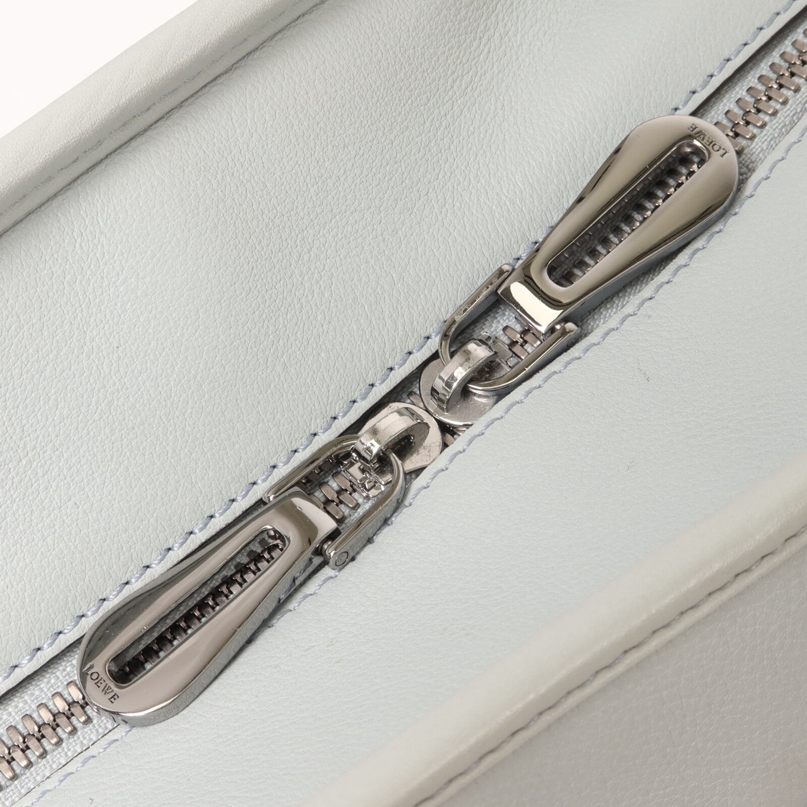LOEWE 牛皮皮革Amazona 36手挽袋