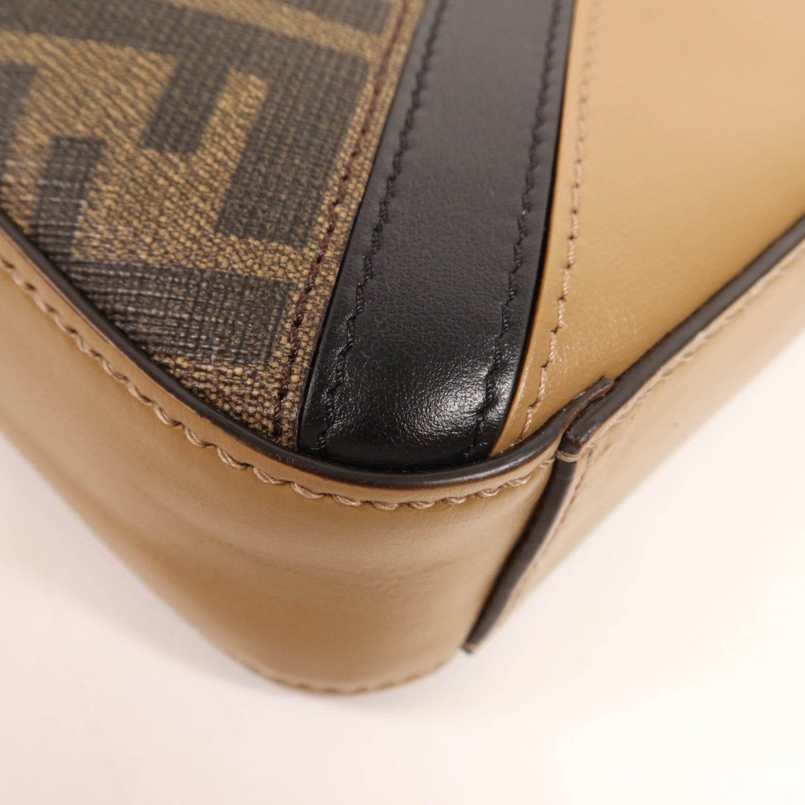 FENDI 塗層帆布/牛皮皮革Shoulder Bag銀扣肩背袋