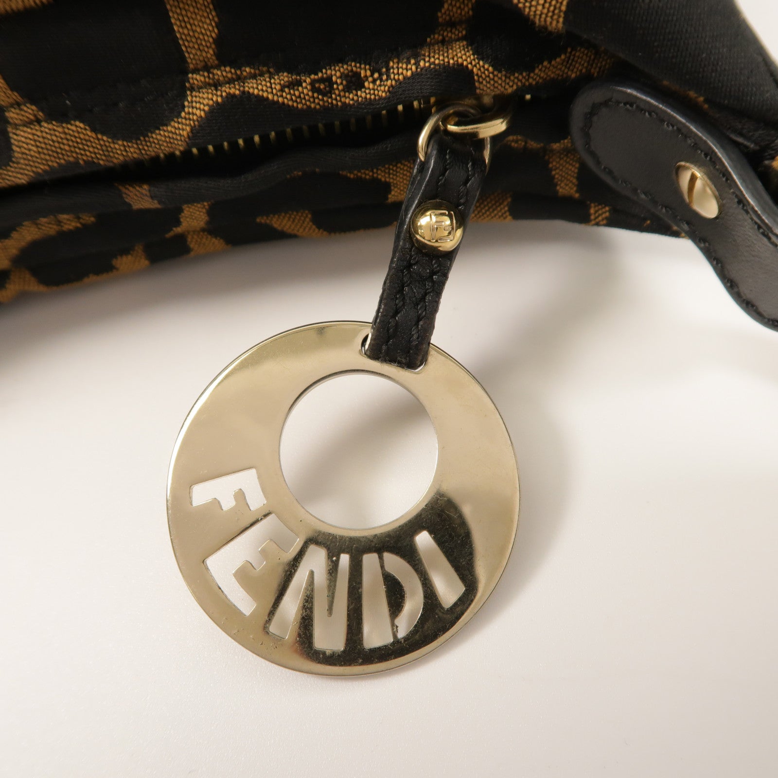 FENDI 帆布Shoulder Bag金扣肩背袋