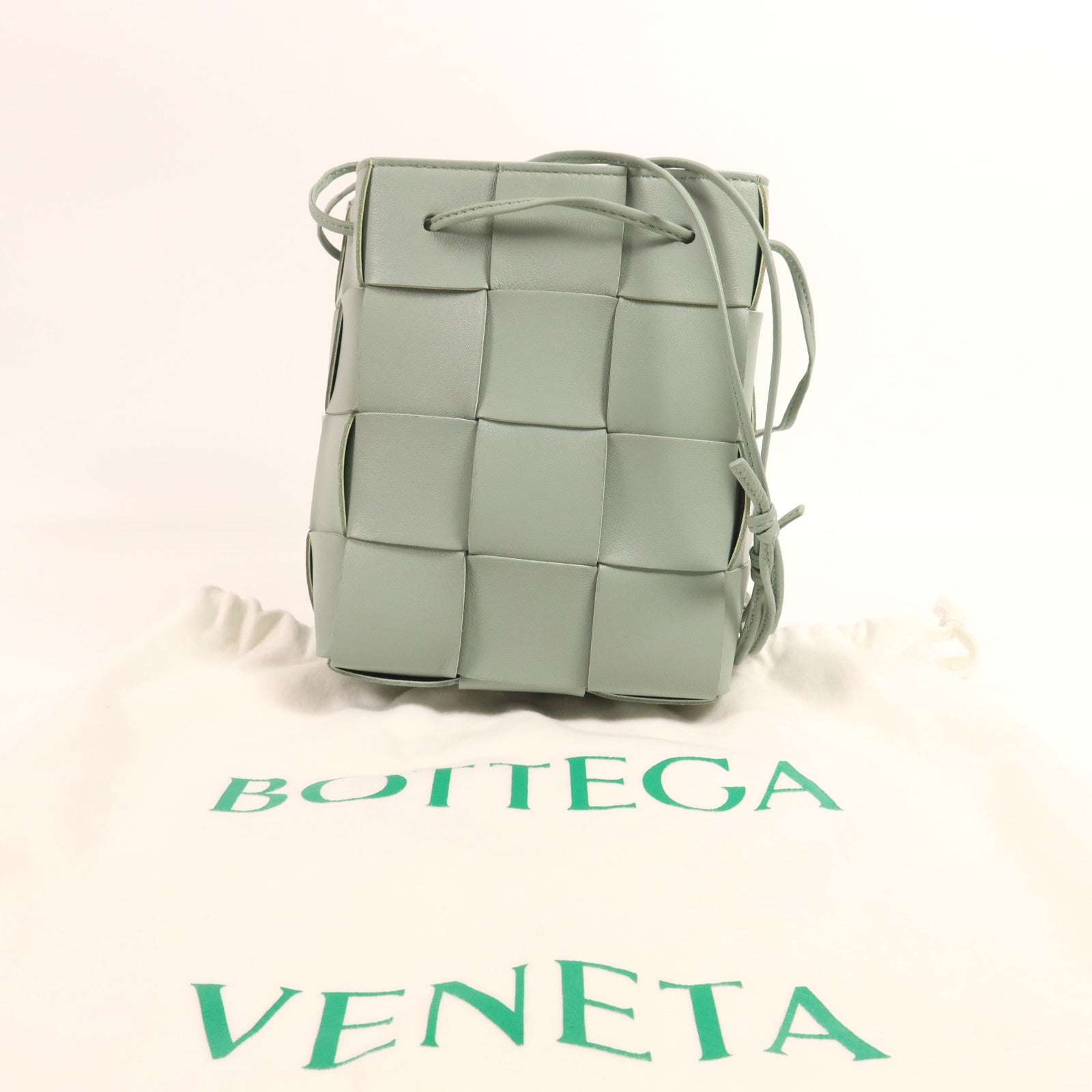 BOTTEGA VENETA 牛皮皮革Cassette Bucket肩背袋