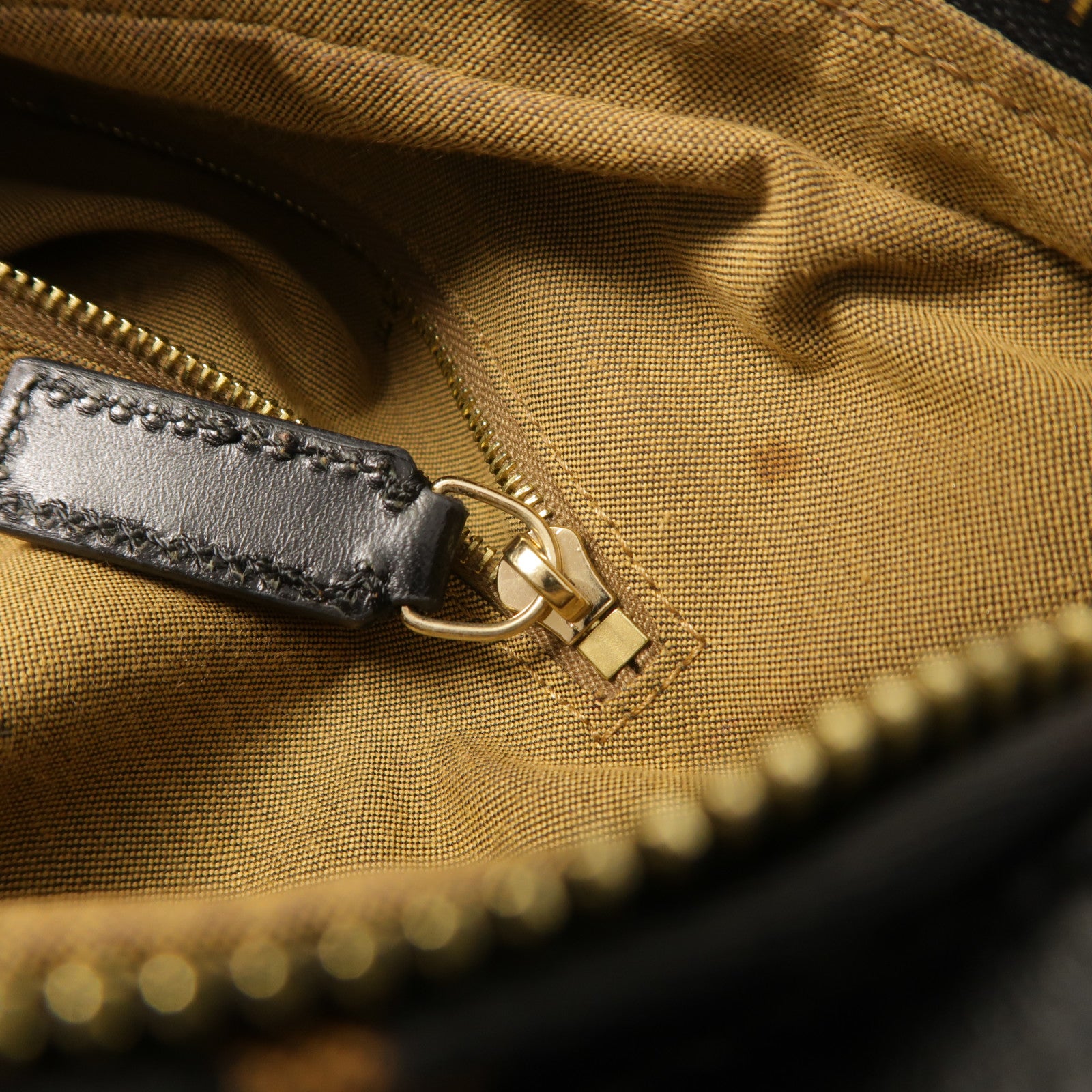 FENDI 帆布Shoulder Bag金扣肩背袋