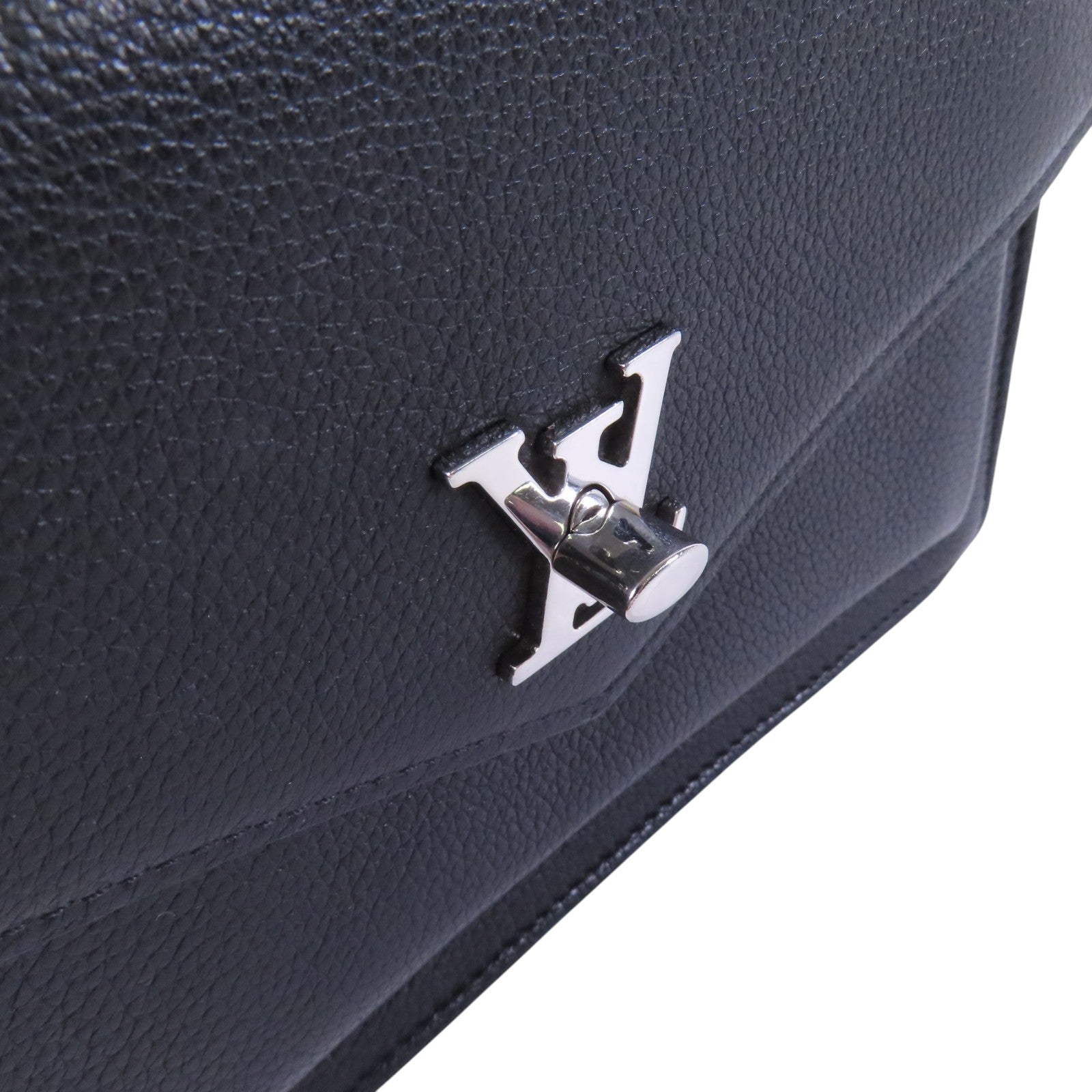 LOUIS VUITTON 牛皮皮革My Lock Me銀扣鏈帶肩背袋