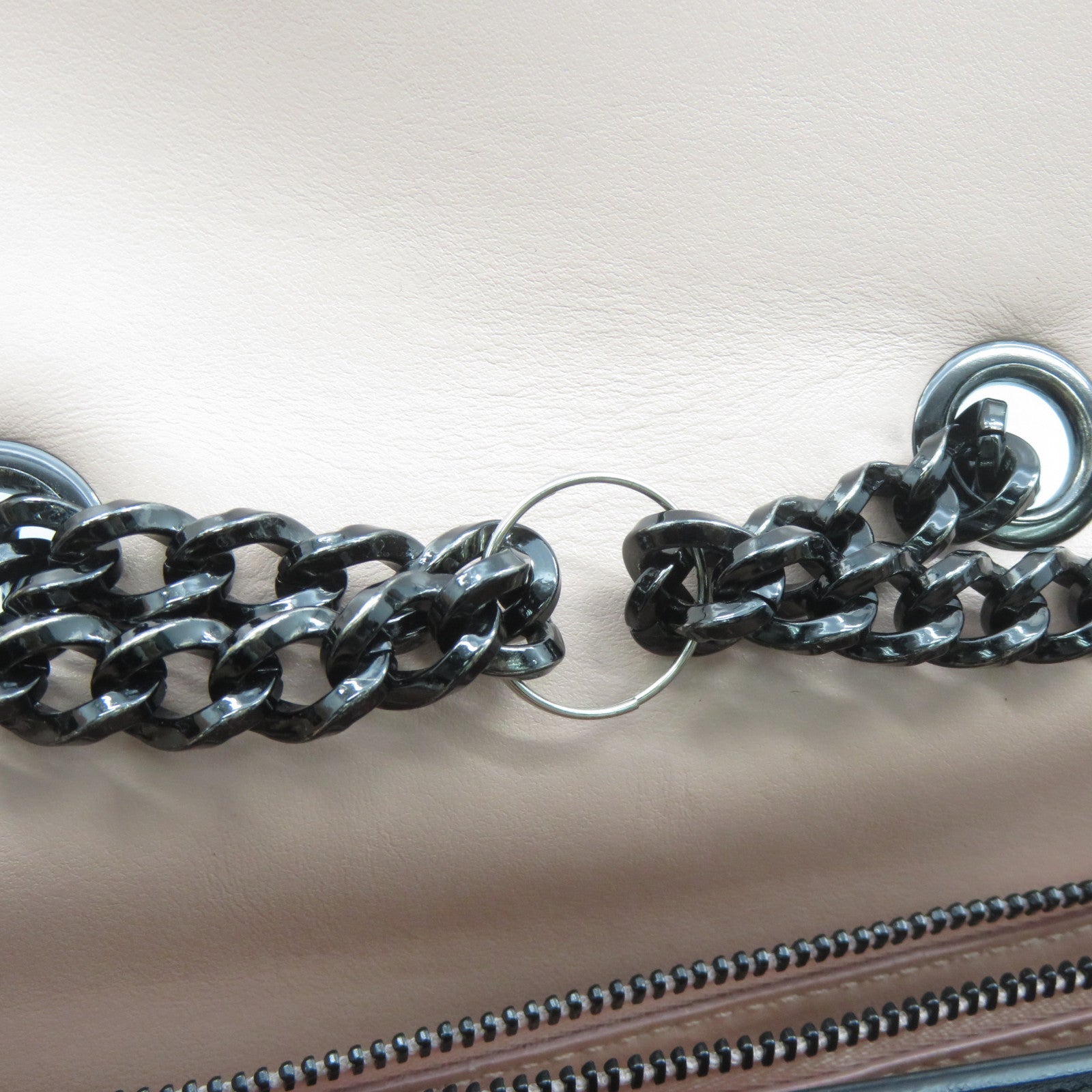 Salvatore Ferragamo 牛皮皮革Shoulder Bag銀扣鏈帶肩背袋黑色