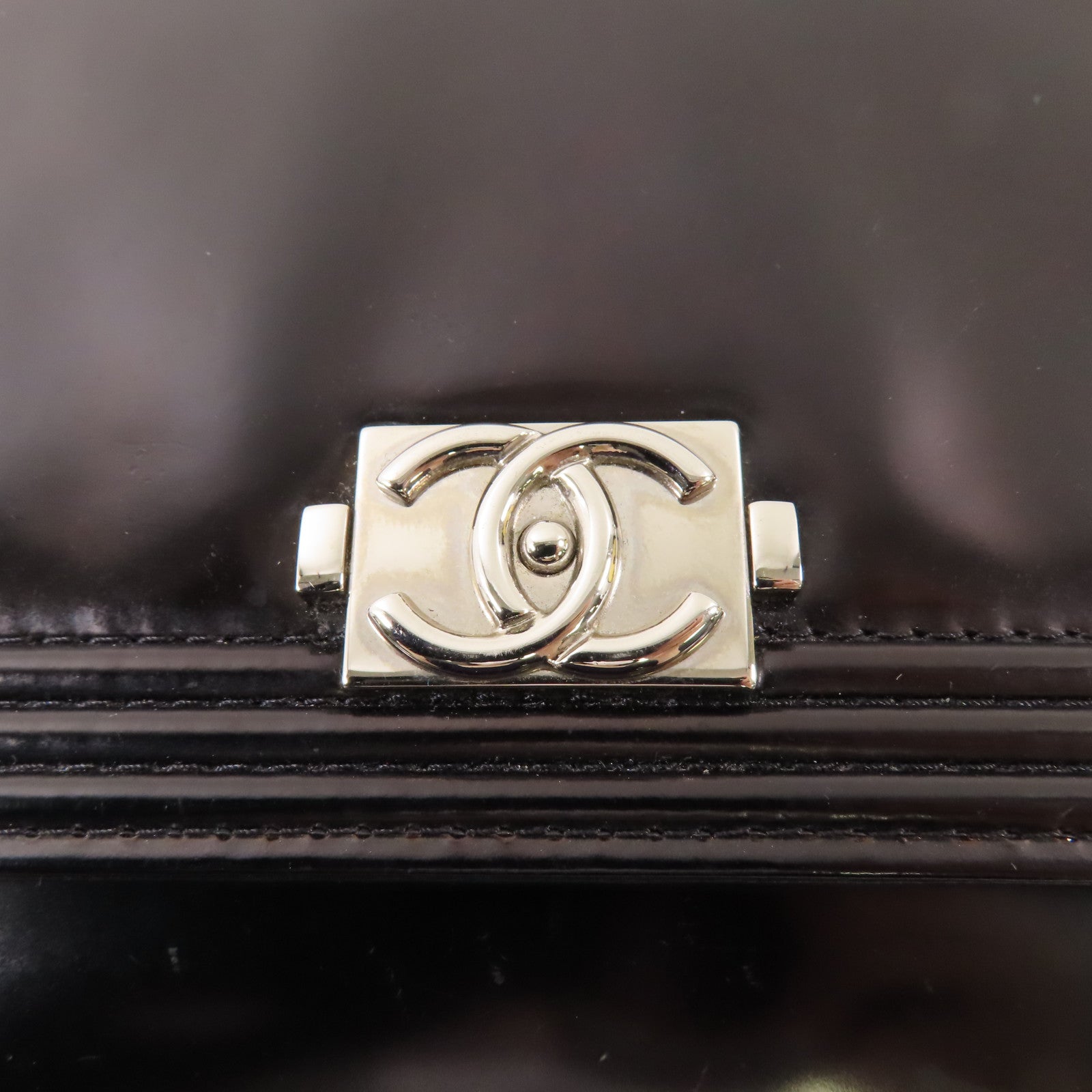 CHANEL 漆皮皮革Boy Wallet On Chain銀扣鏈帶肩背袋