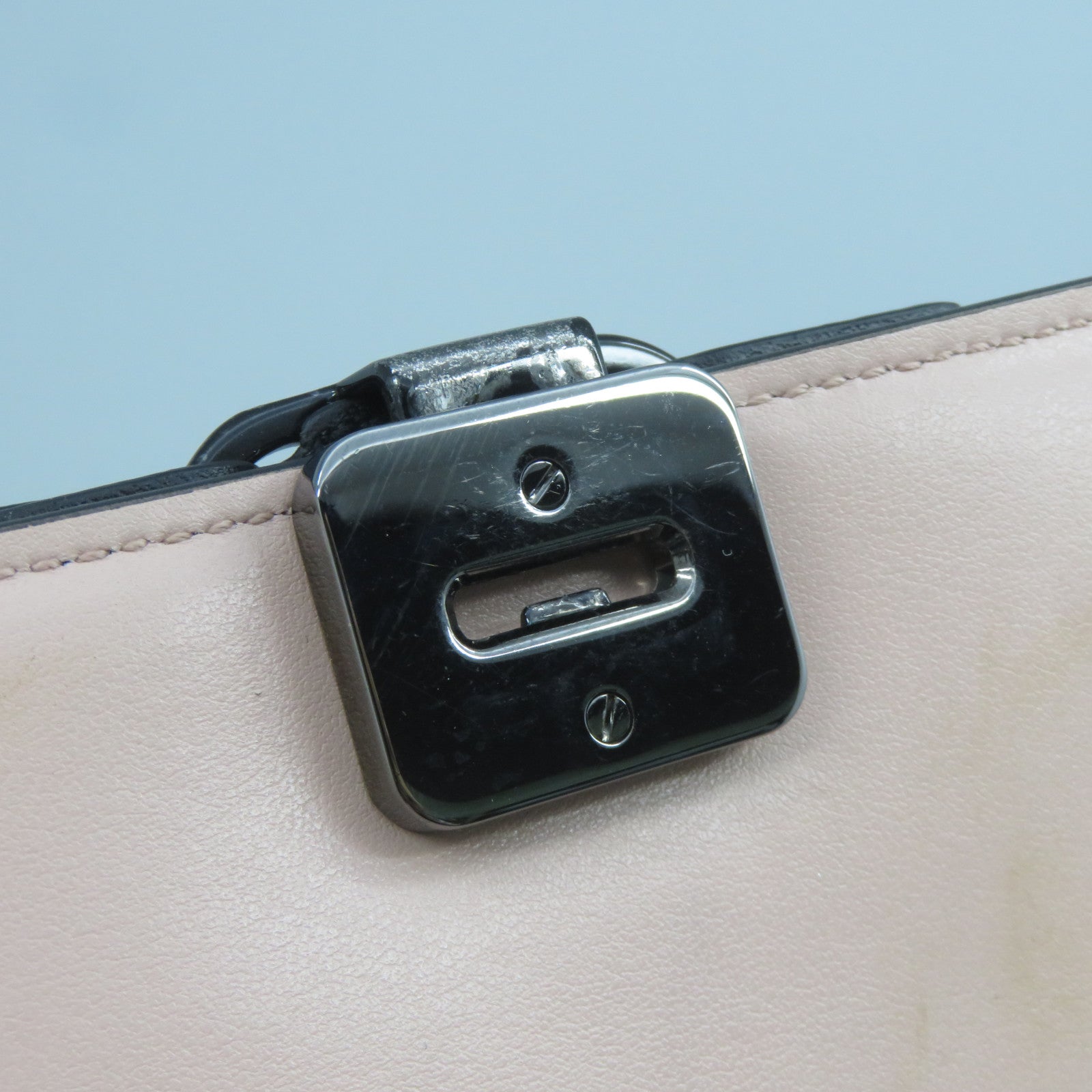 Salvatore Ferragamo 牛皮皮革Shoulder Bag銀扣鏈帶肩背袋黑色