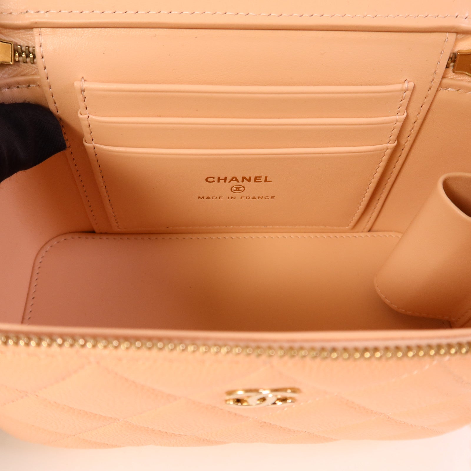 CHANEL 牛皮皮革Vanity Case金扣鏈帶肩背袋