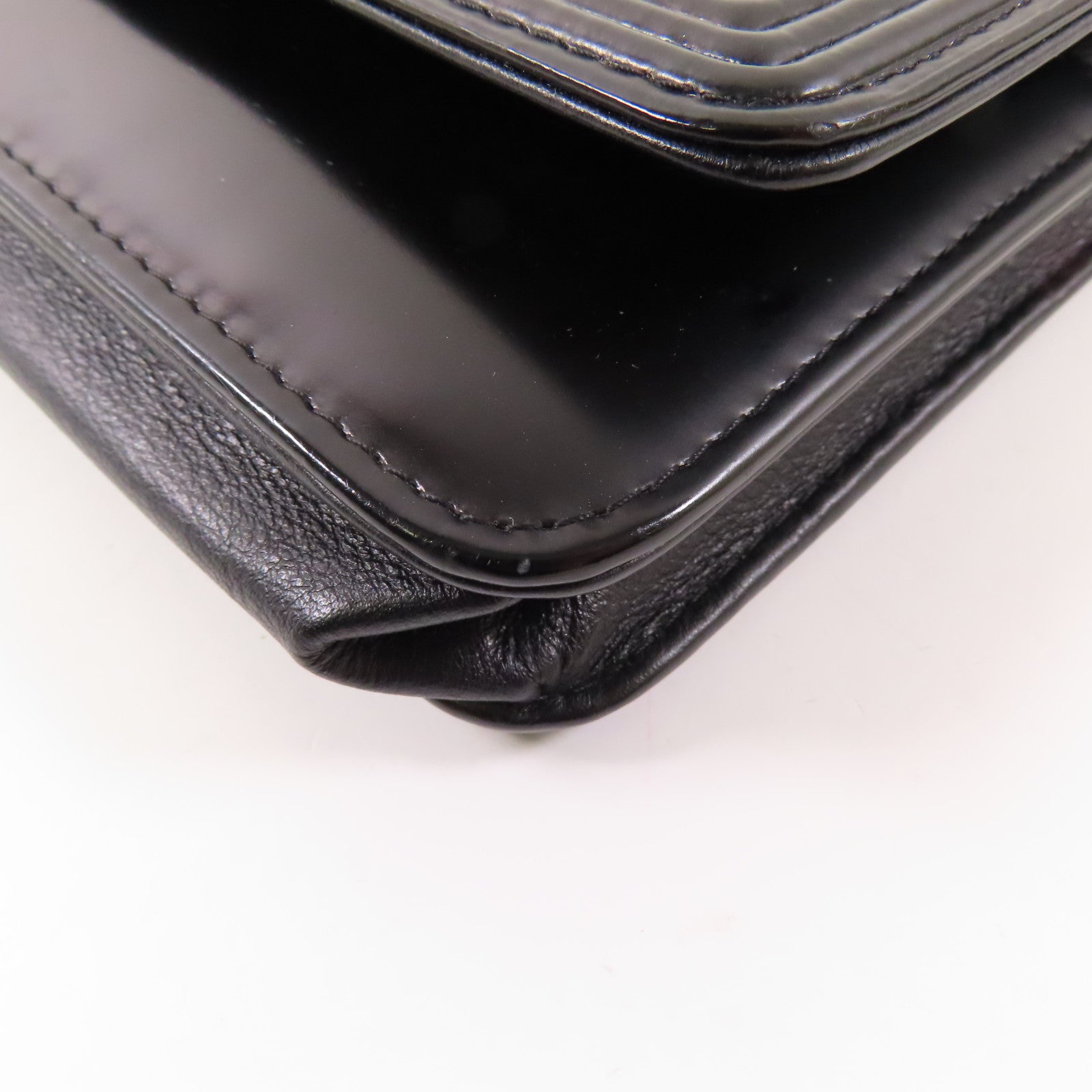 CHANEL 漆皮皮革Boy Wallet On Chain銀扣鏈帶肩背袋