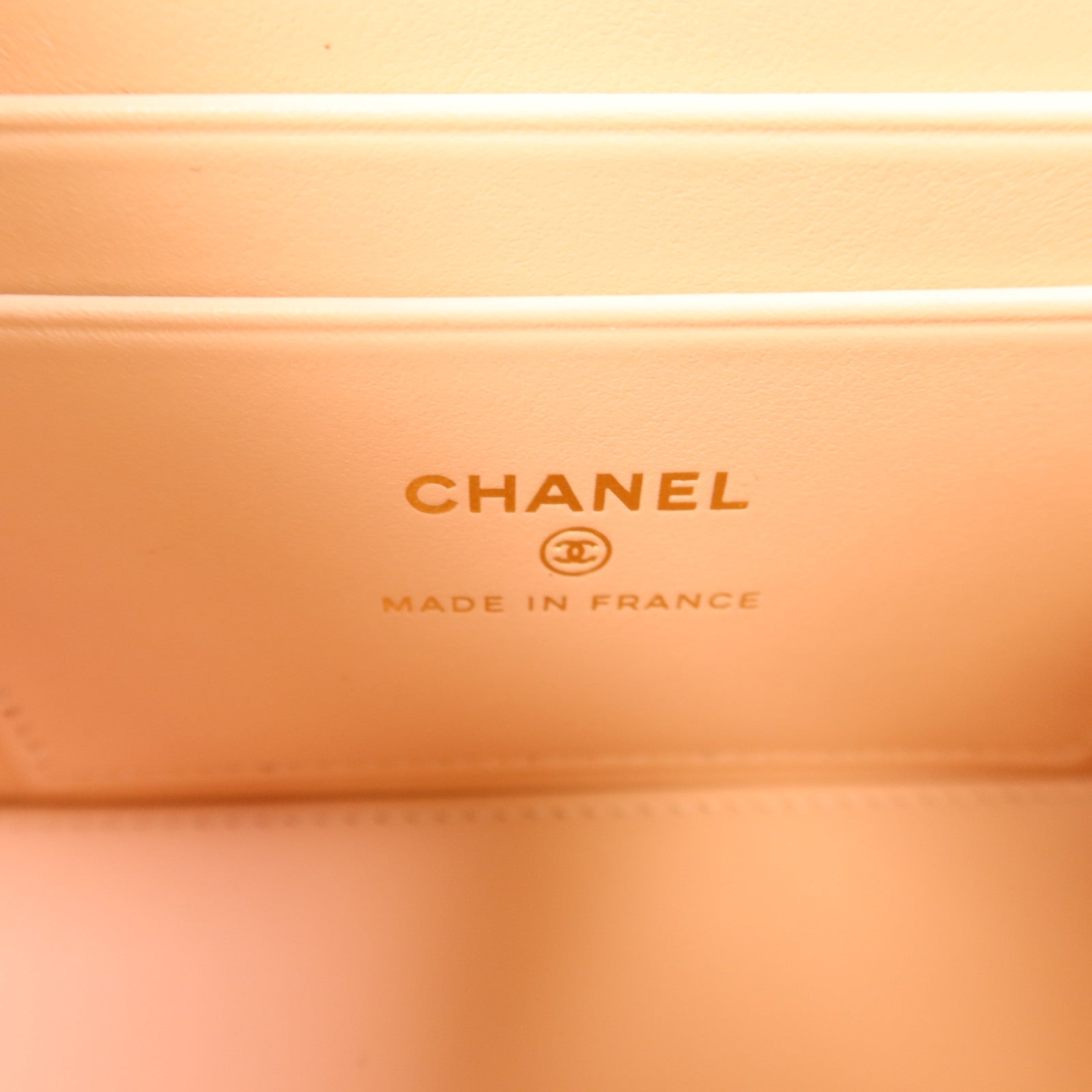 CHANEL 牛皮皮革Vanity Case金扣鏈帶肩背袋