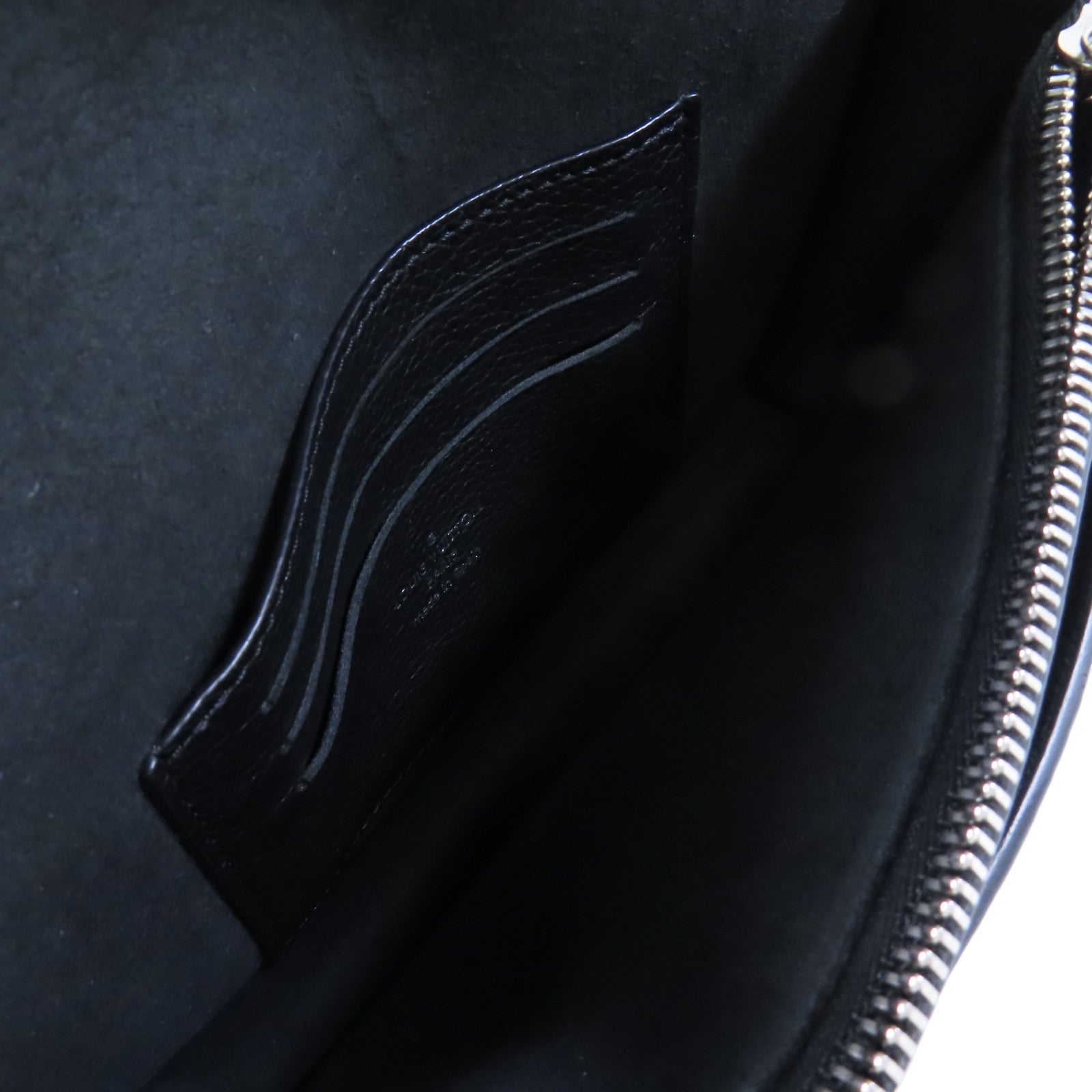 LOUIS VUITTON 牛皮皮革My Lock Me銀扣鏈帶肩背袋