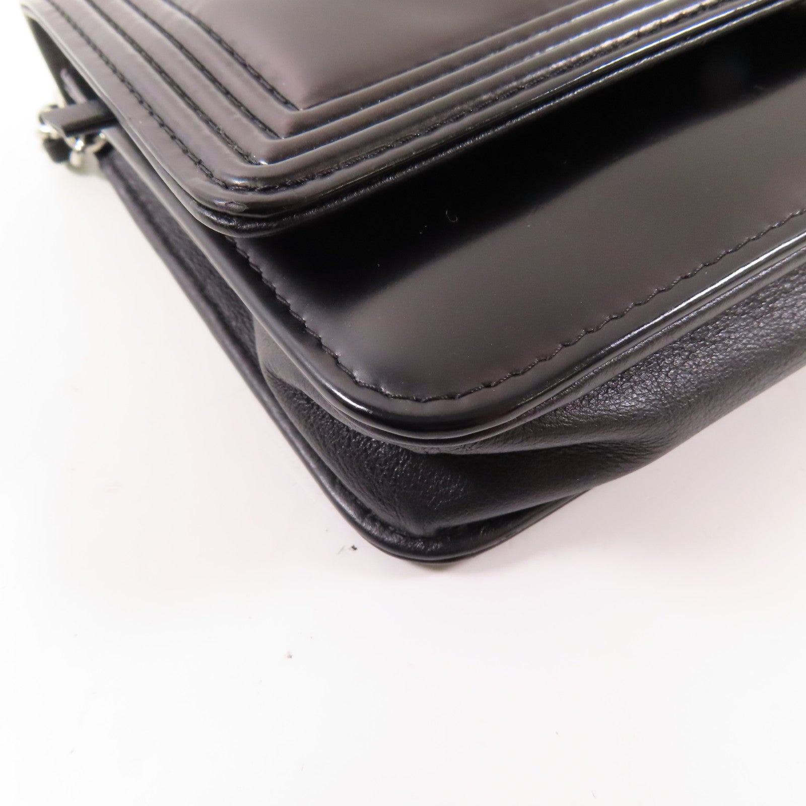 CHANEL 漆皮皮革Boy Wallet On Chain銀扣鏈帶肩背袋