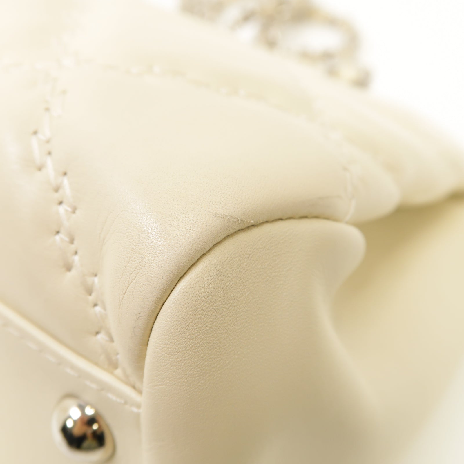 CHANEL 菱格牛皮皮革Chain Shoulder Bag銀扣鏈帶肩背袋白色