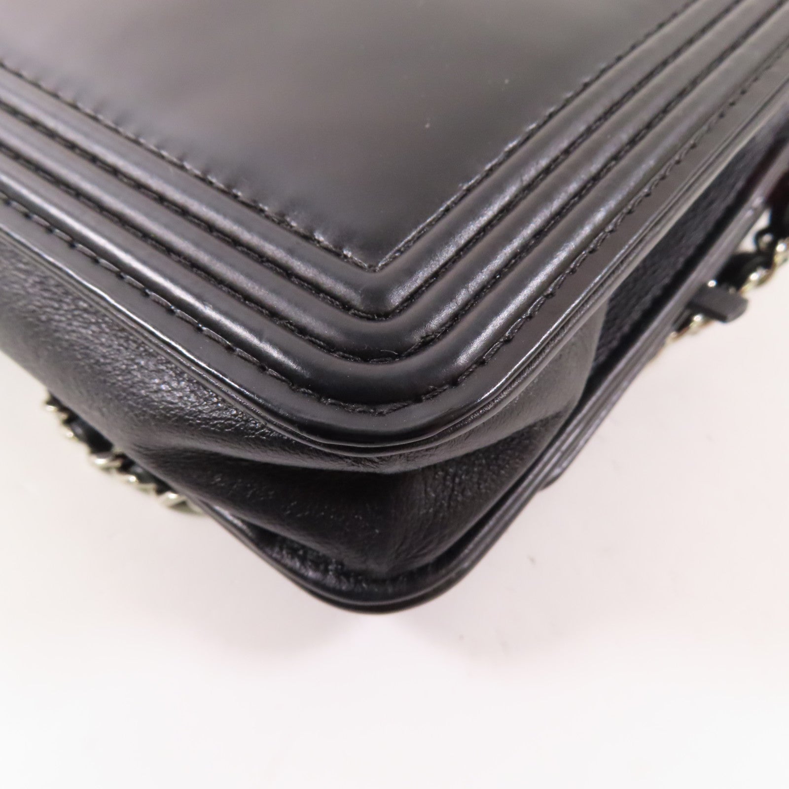 CHANEL 漆皮皮革Boy Wallet On Chain銀扣鏈帶肩背袋