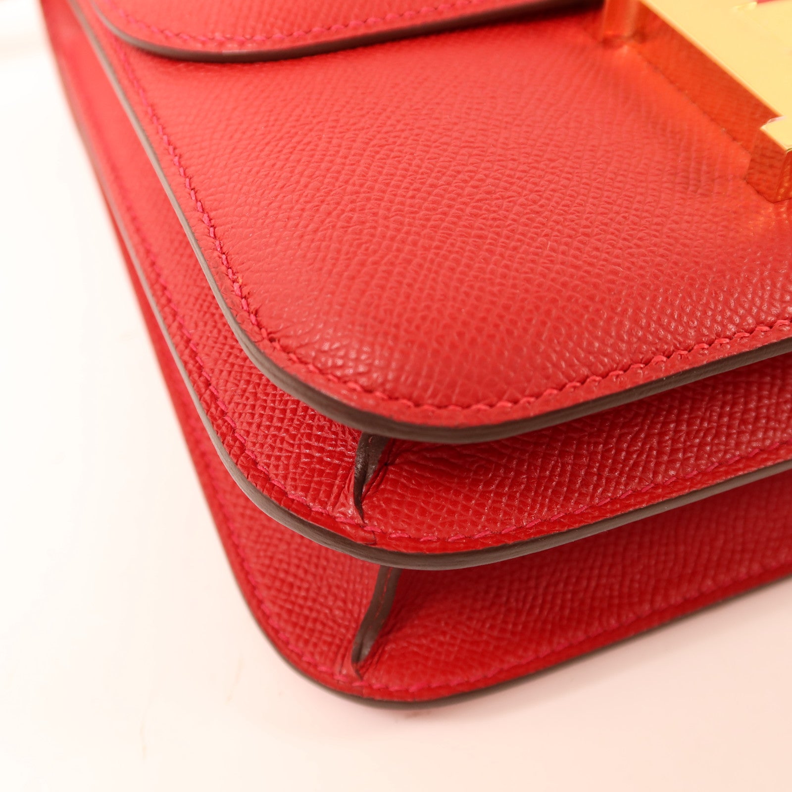 HERMES Epsom皮革Constance 24金扣肩背袋Rouge Casaque