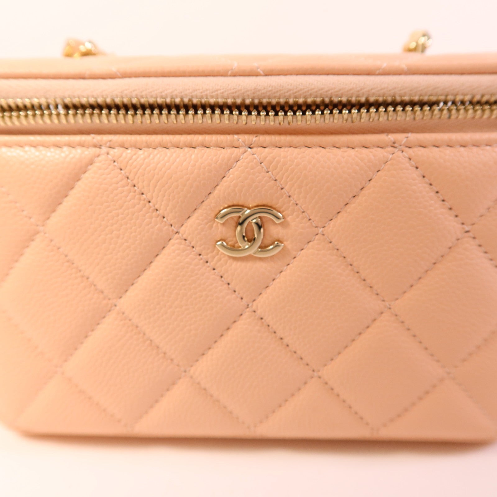 CHANEL 牛皮皮革Vanity Case金扣鏈帶肩背袋