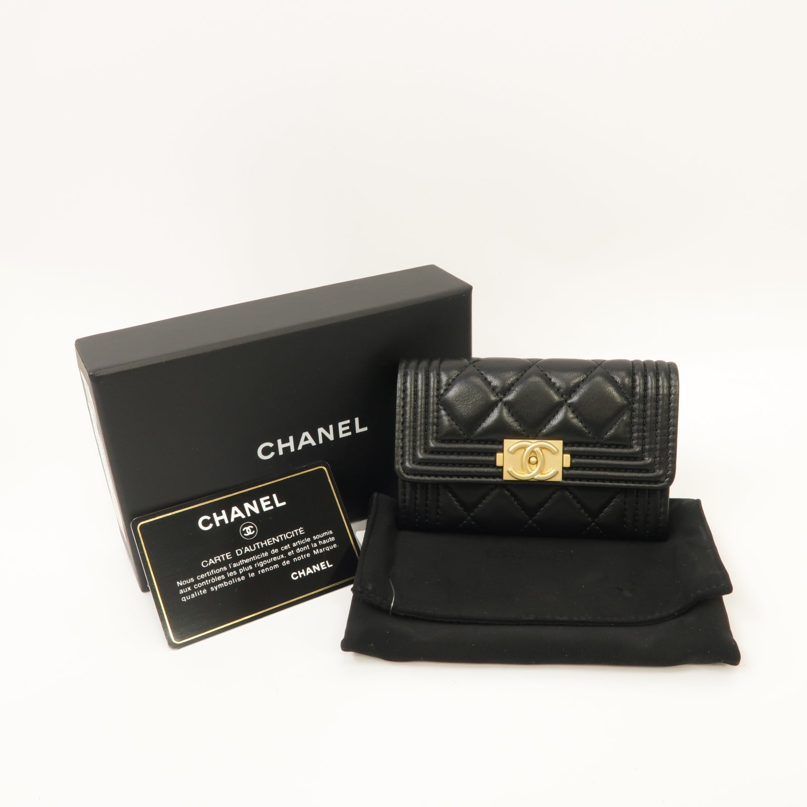 CHANEL 菱格羊皮皮革Boy Card Case金扣卡片套黑色