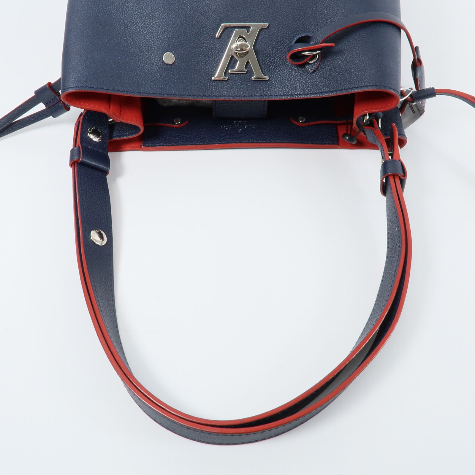 LOUIS VUITTON 牛皮皮革Lockme Bucket肩背袋