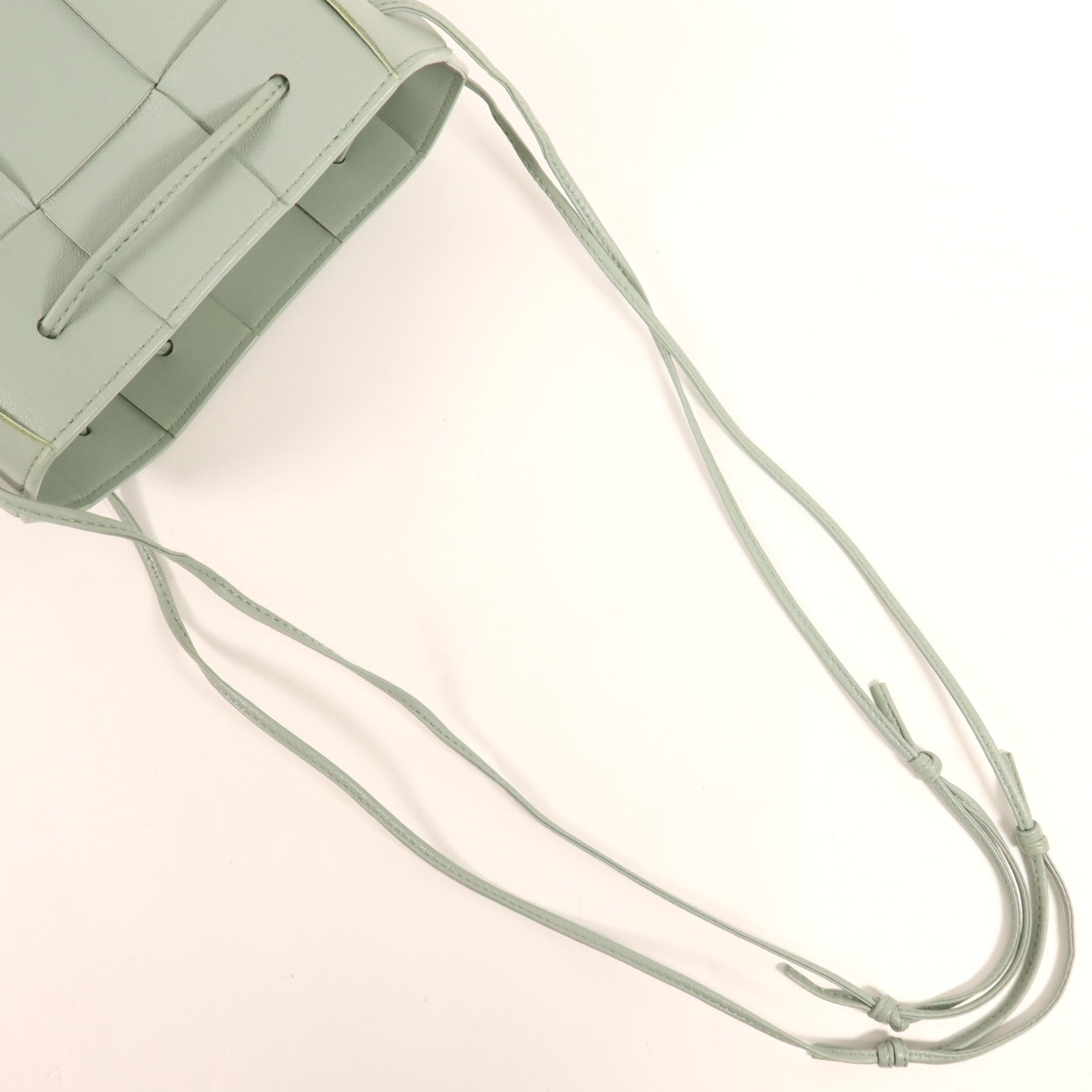 BOTTEGA VENETA 牛皮皮革Cassette Bucket肩背袋